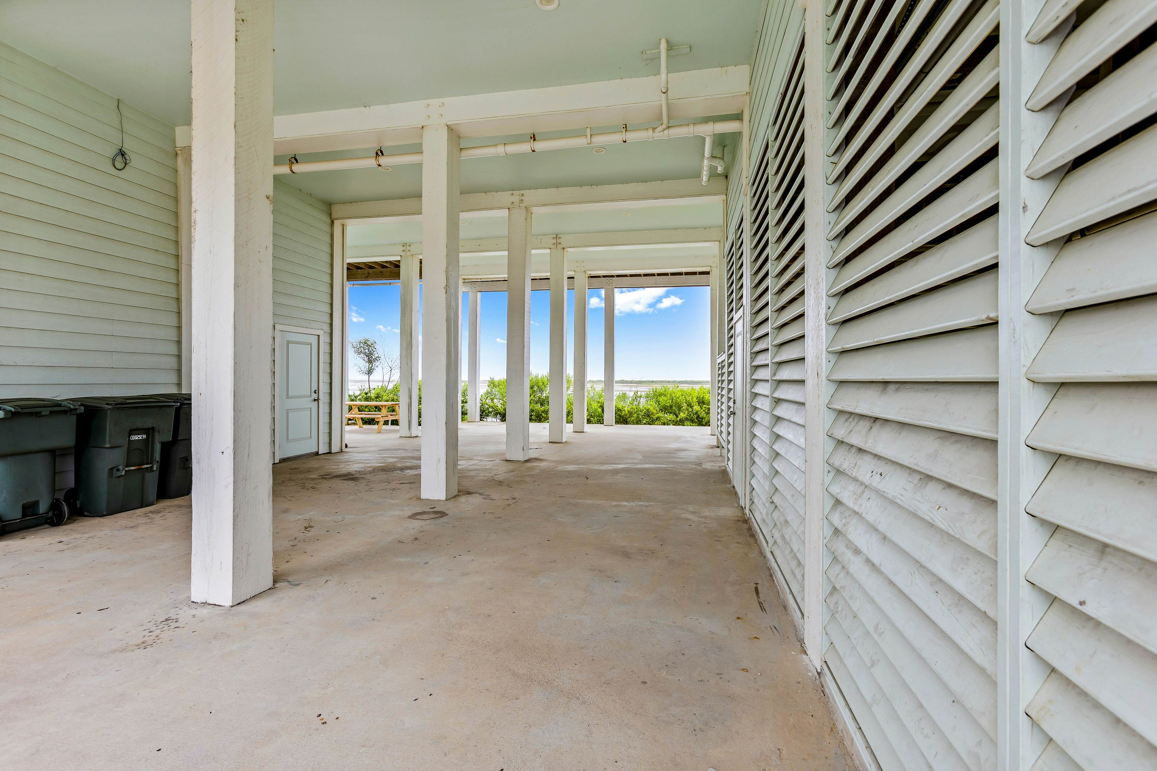 Pointe West - Bay Breeze Paradise