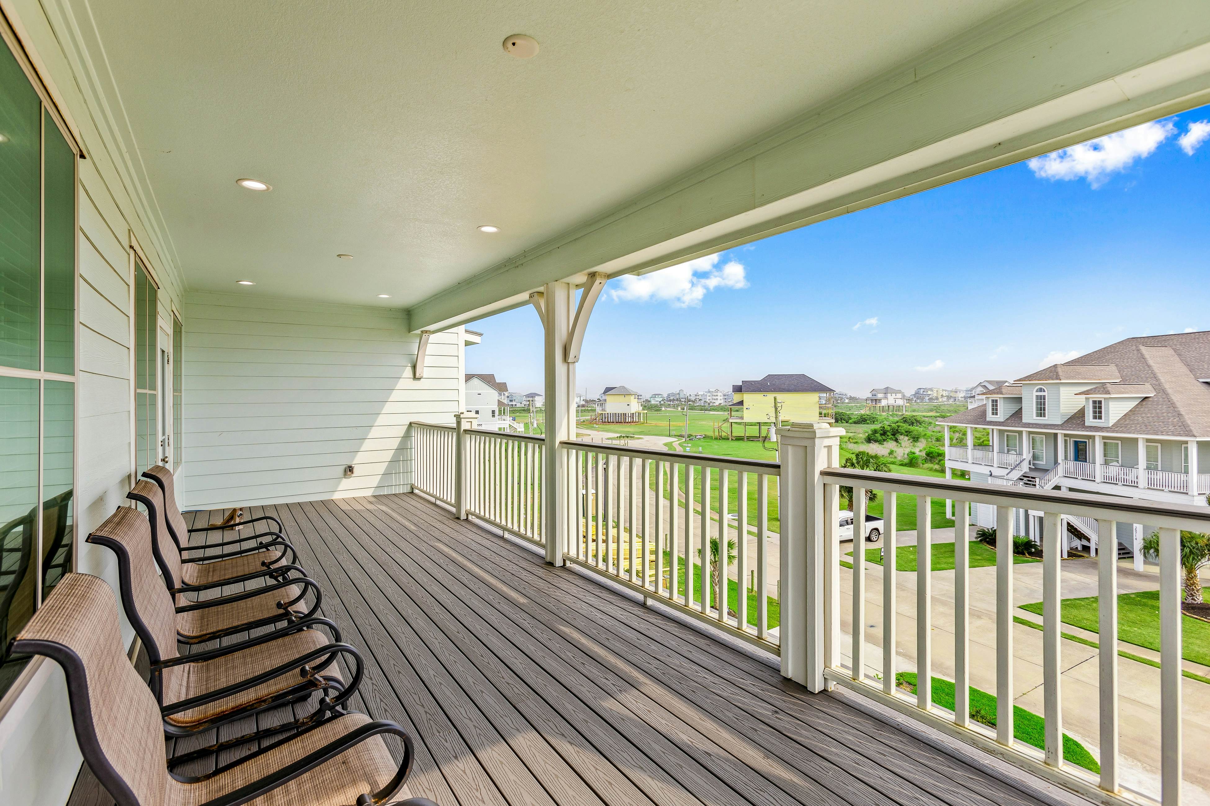 Pointe West - Bay Breeze Paradise