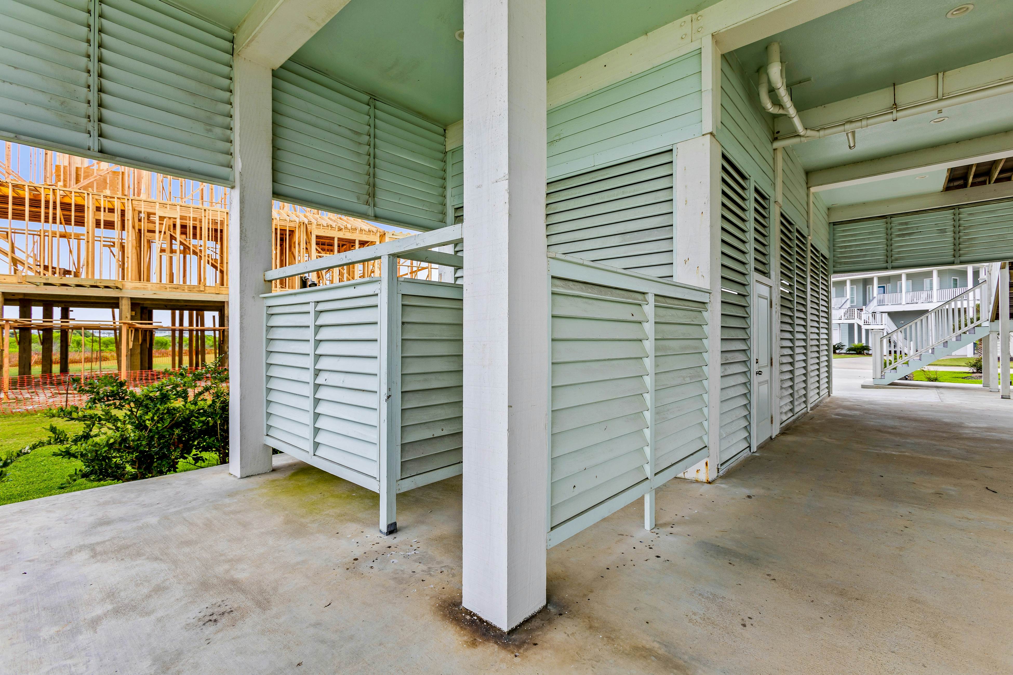 Pointe West - Bay Breeze Paradise