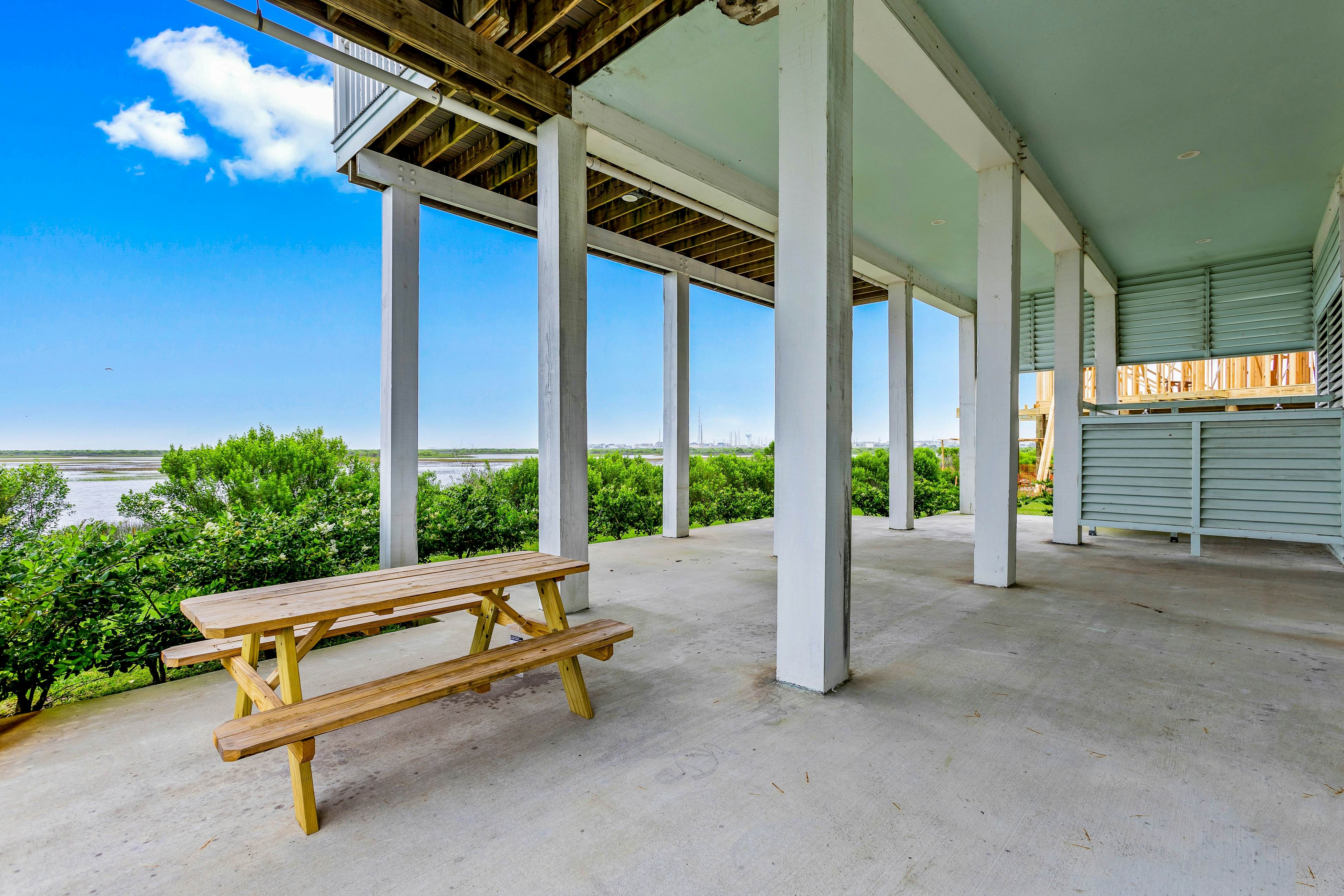 Pointe West - Bay Breeze Paradise