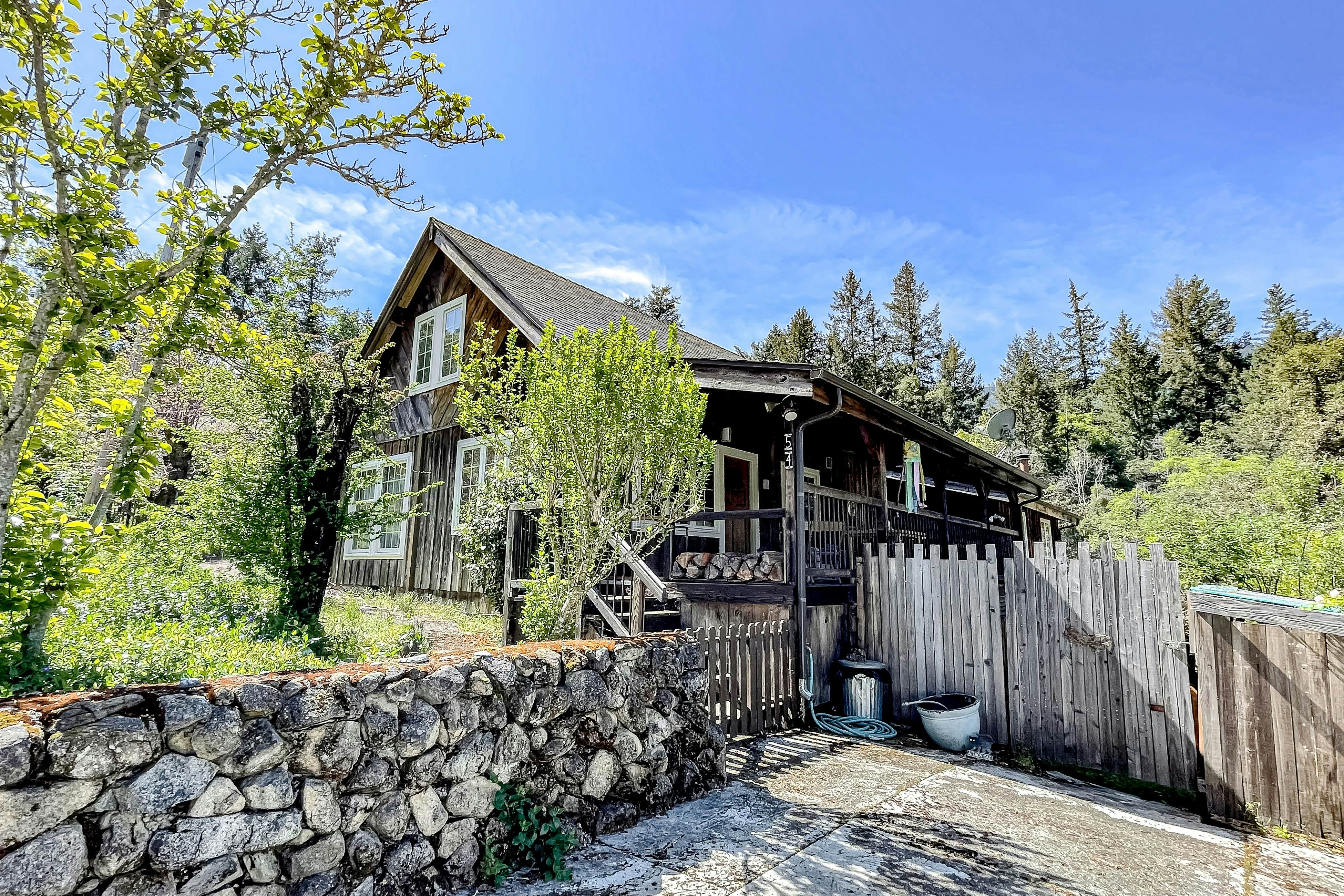 Cozy Trinity Cottage