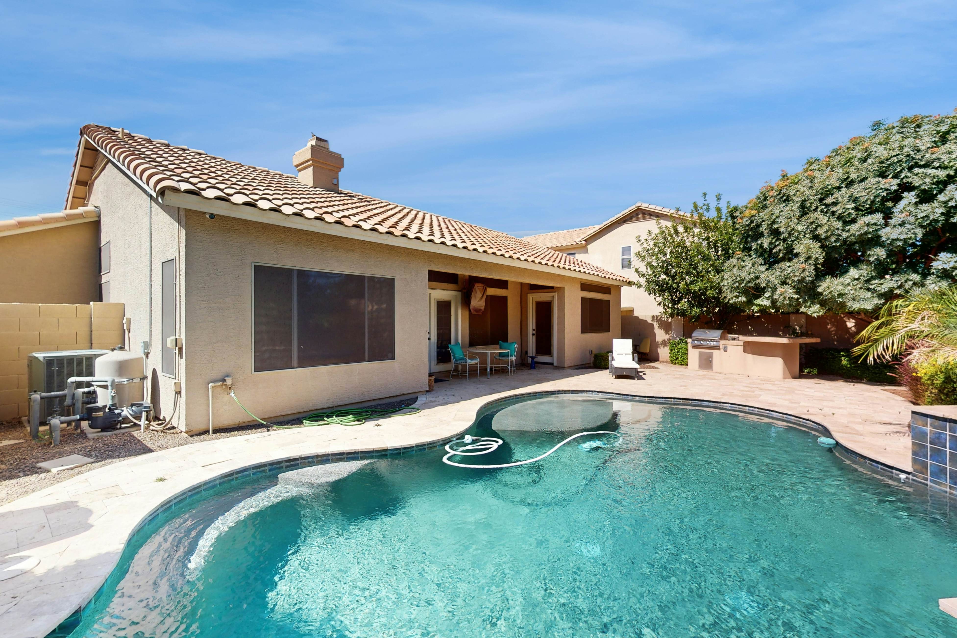 Leo’s Pool & Park House 