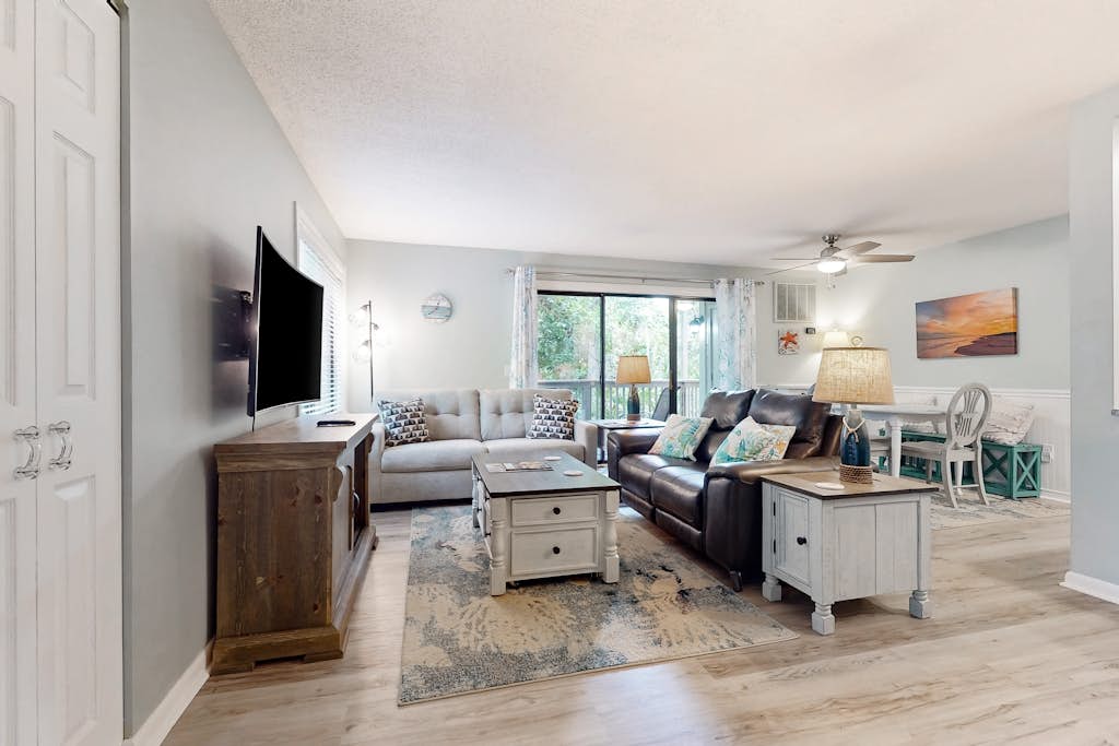 Beautiful 1st floor condo, 15 mins walk to Coligny Plaza — Hilton Head, SC — vacation rental