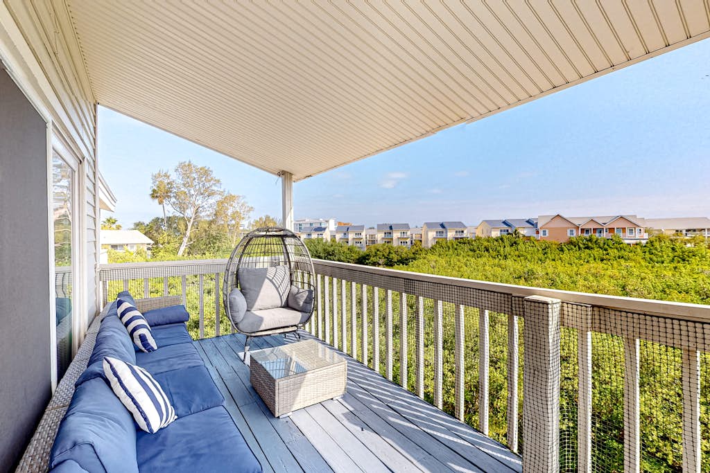 Water views and across the street from Gulf of Mexico Loft AC Beach Gear — Indian Shores, FL — vacation rental