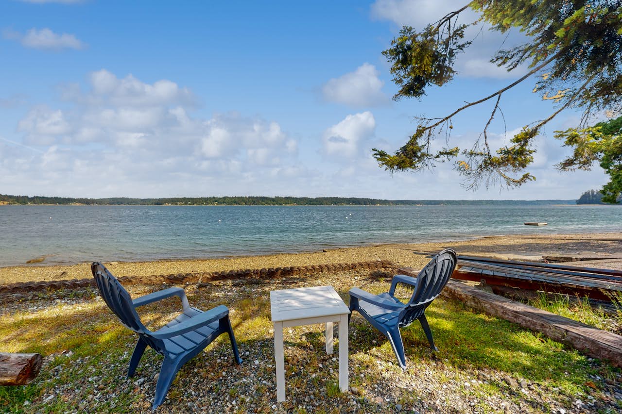 Mermaid Cottage 1 BD Allyn, WA Vacation Rental Vacasa