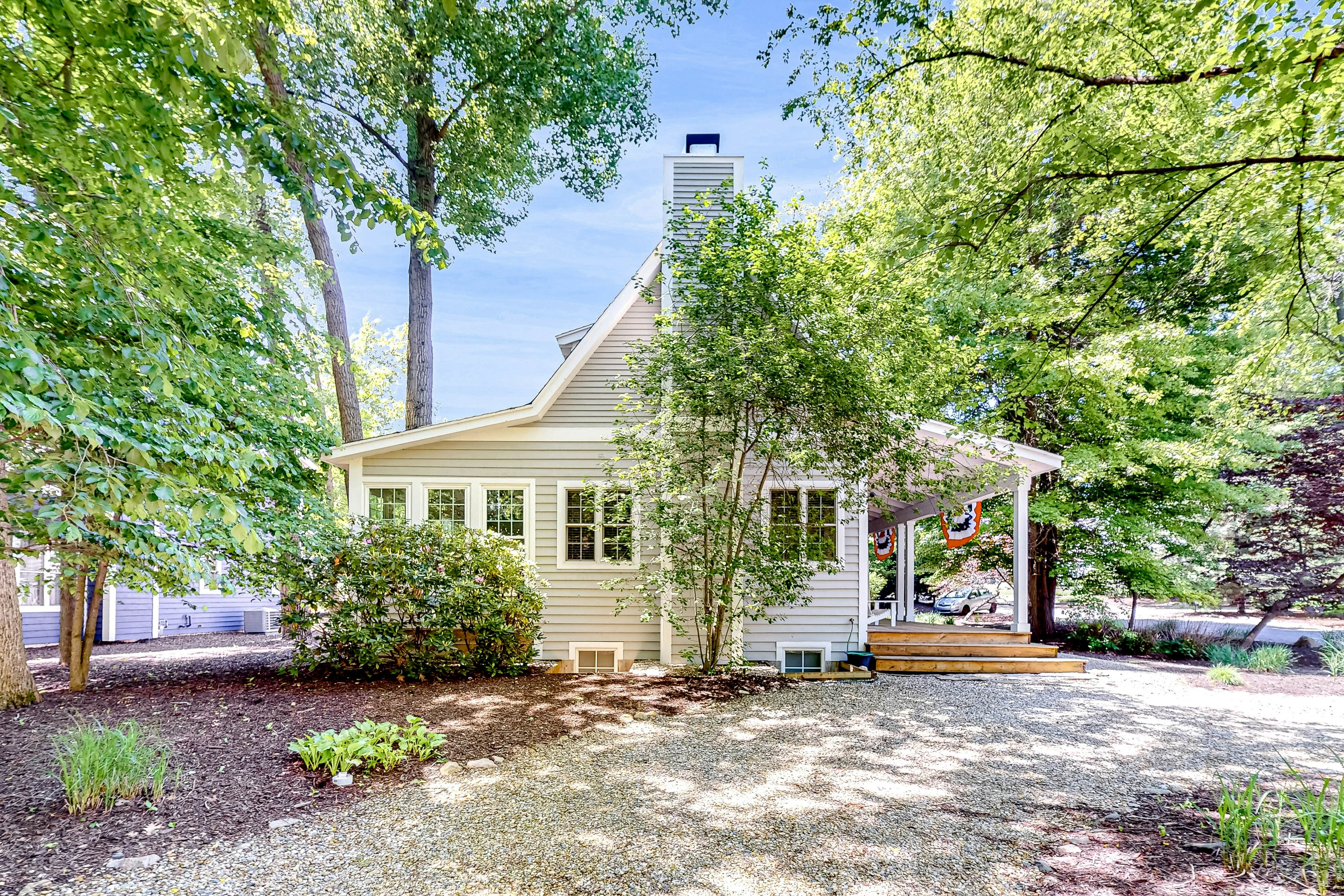The Lighthouse in Lakeshore Cottages