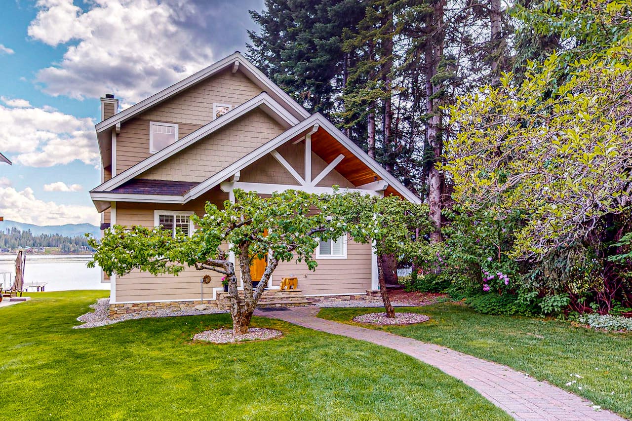 Ellisport Bay House (Main Home) 3 BD Hope, ID Vacation Rental Vacasa