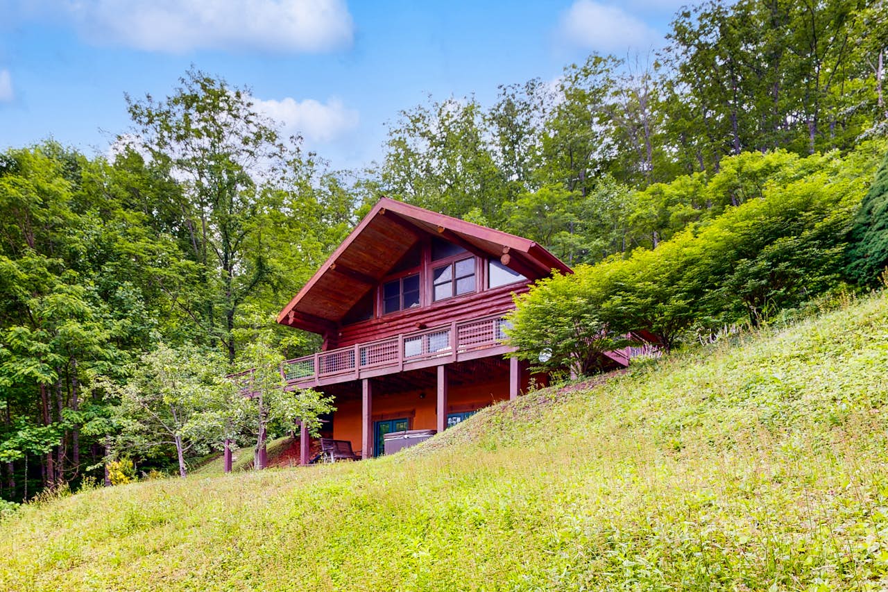 Red Lantern Lodge 2 BD Sylva, NC Vacation Rental Vacasa