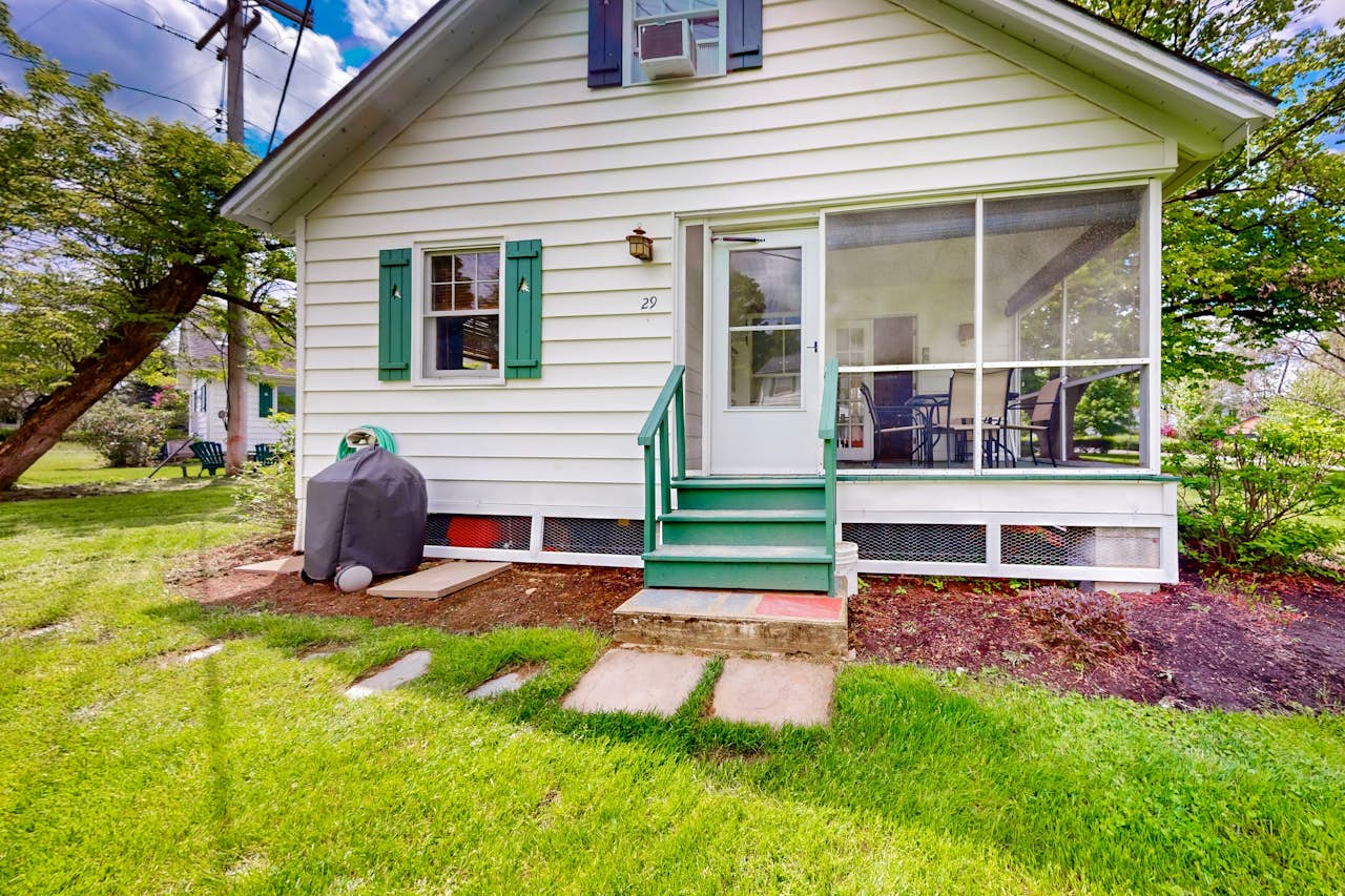 Takundewide Cabin 4 BD Queensbury, NY Vacation Rental Vacasa