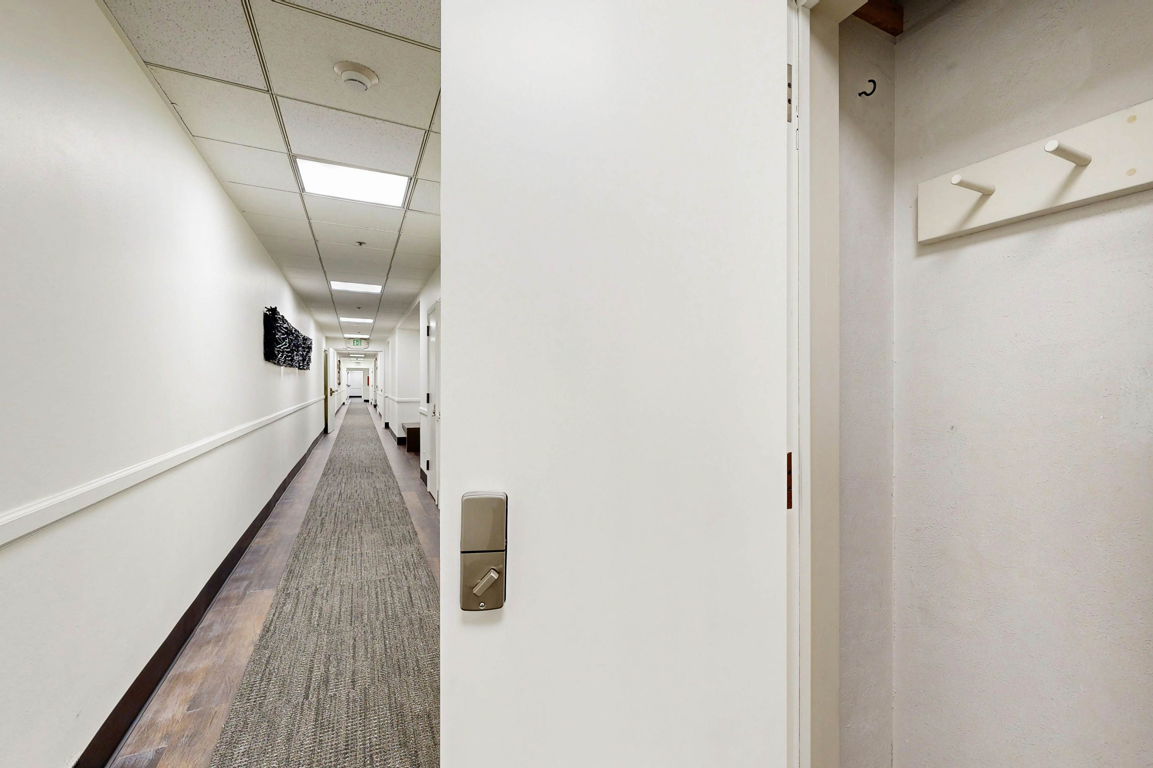 Modern Mountainside Magnificence