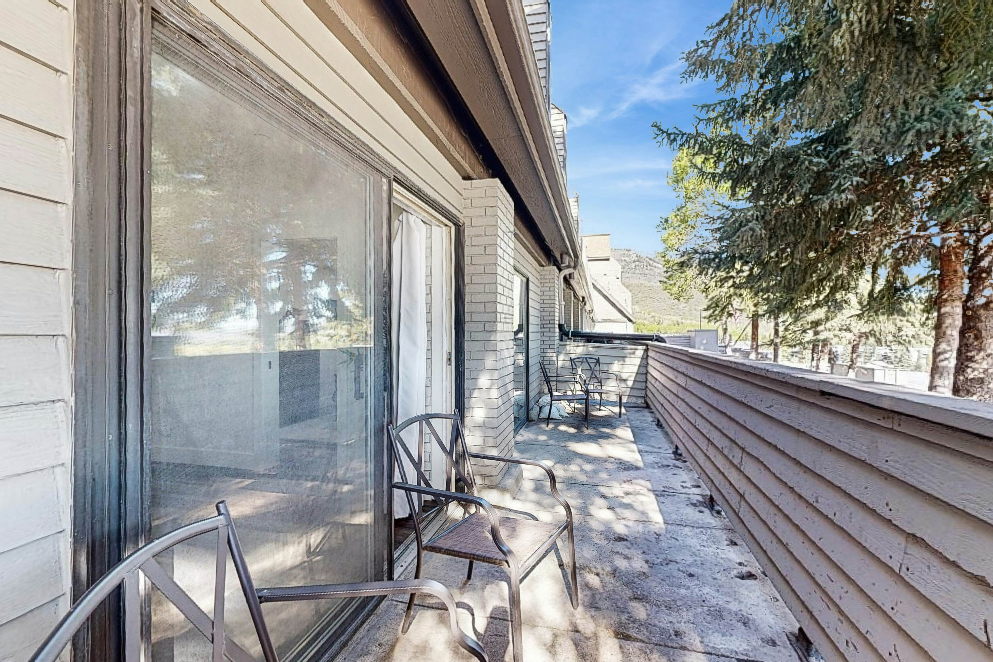 Modern Mountainside Magnificence