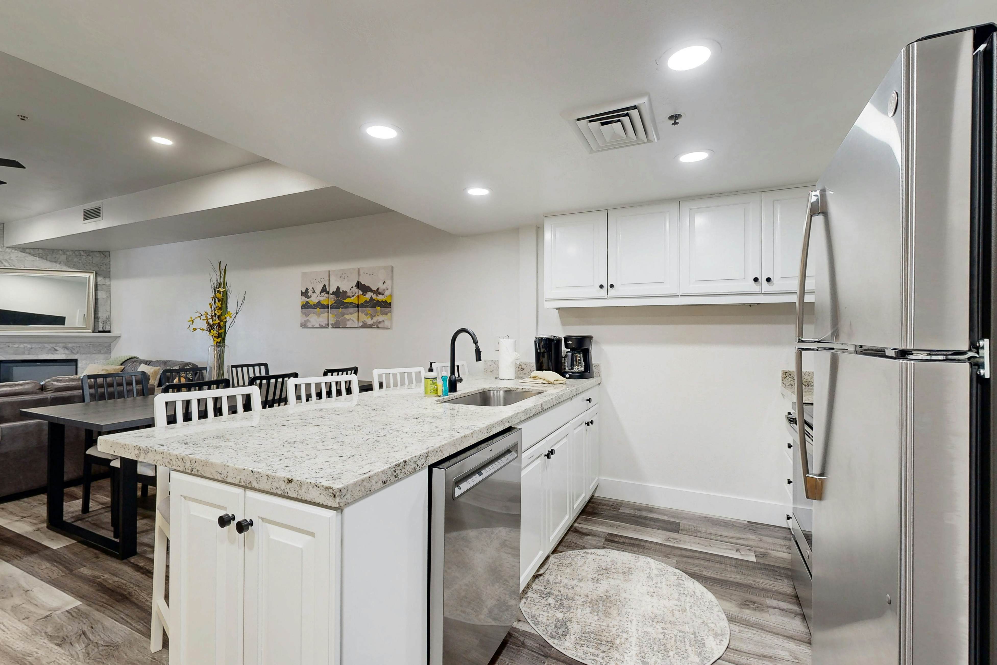 Modern Mountainside Magnificence