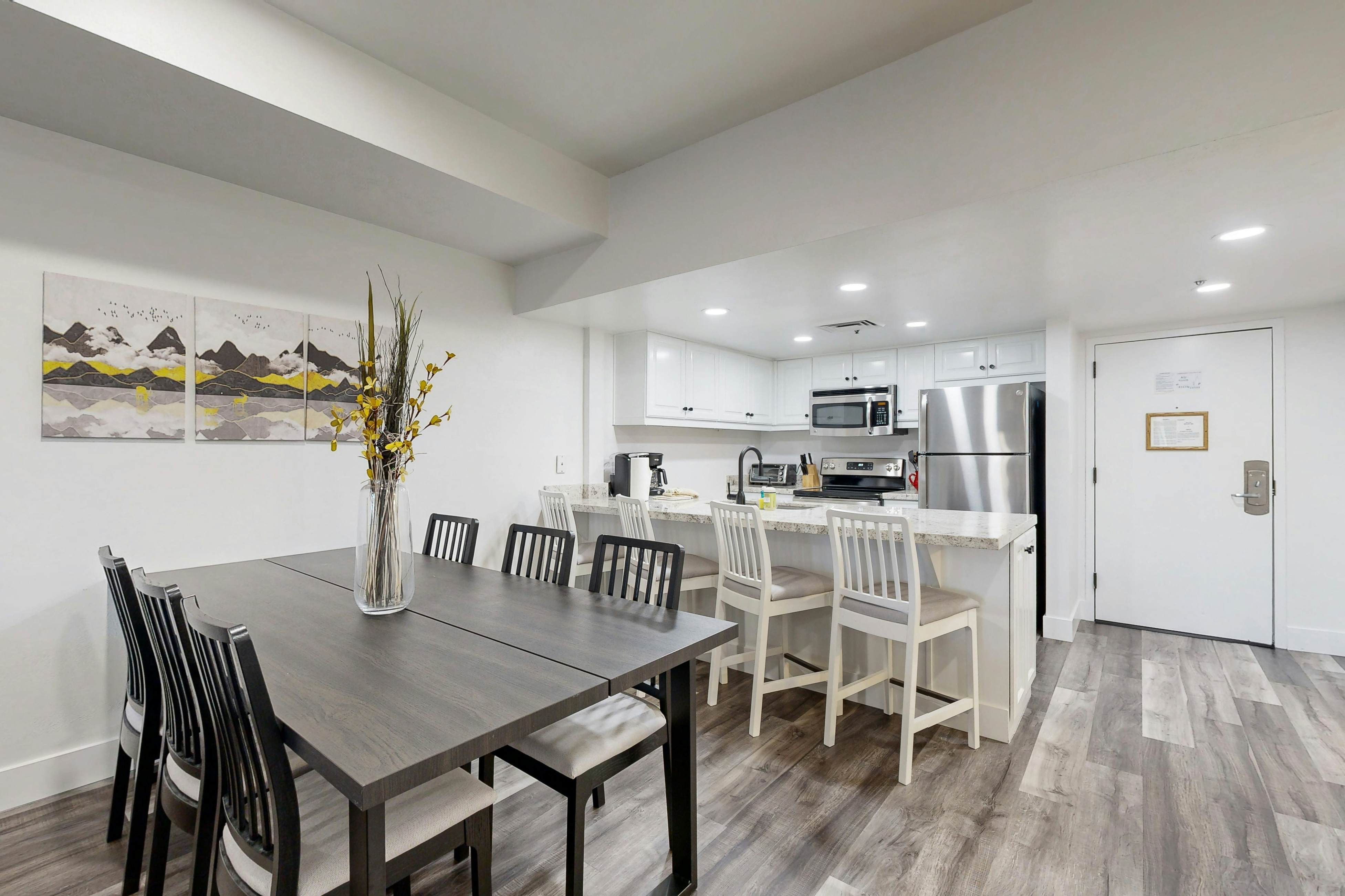 Modern Mountainside Magnificence