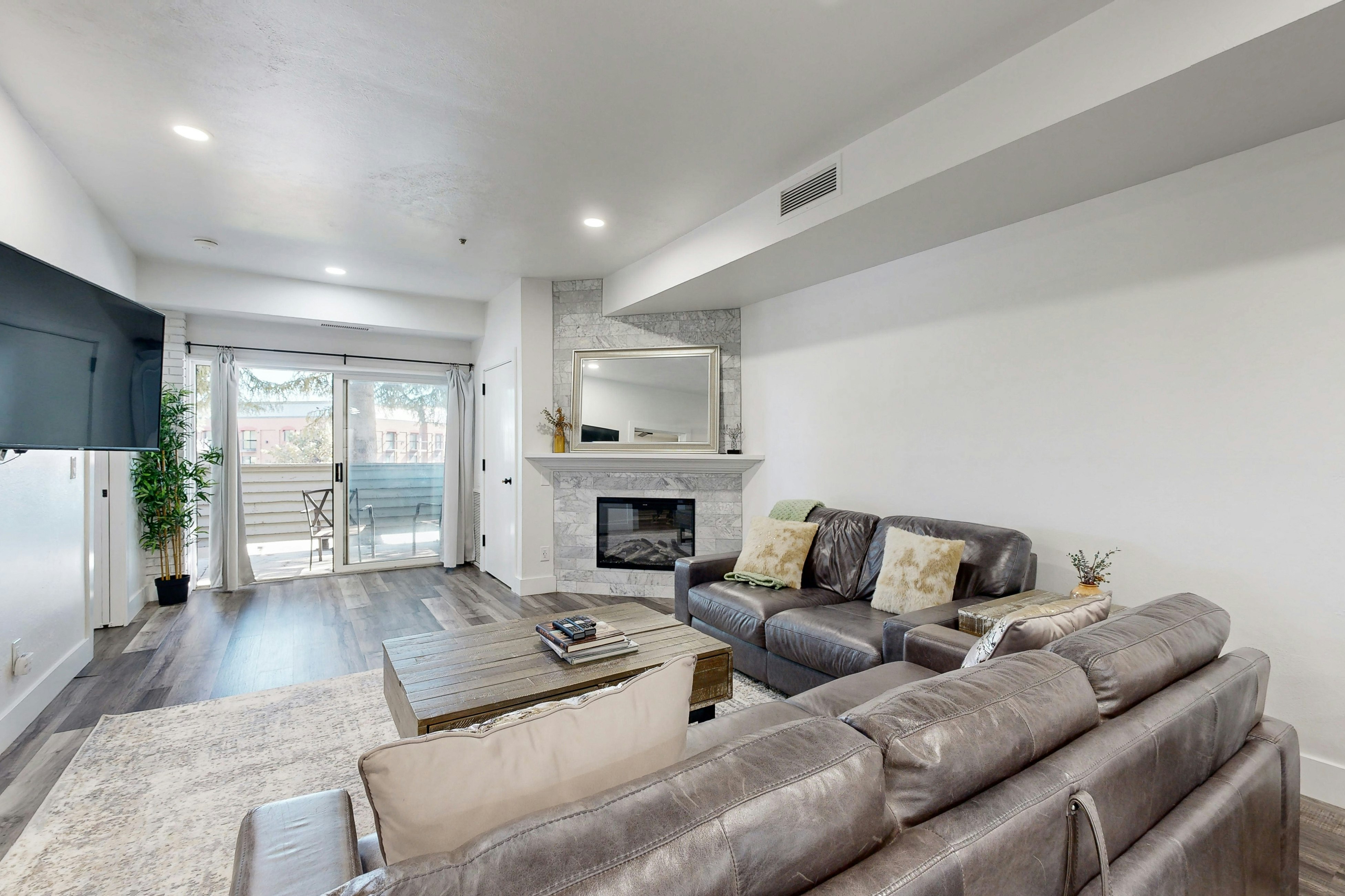 Modern Mountainside Magnificence