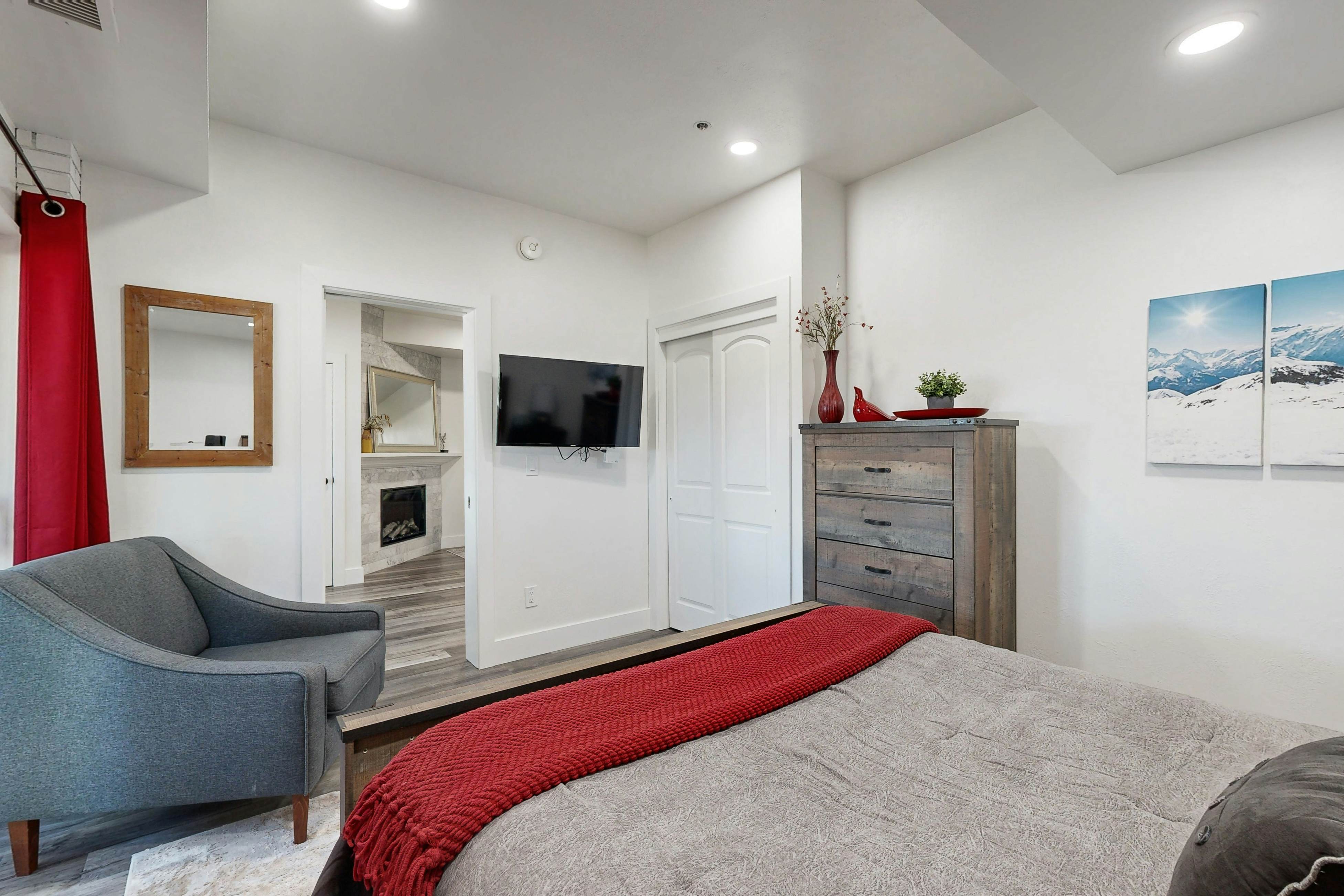 Modern Mountainside Magnificence