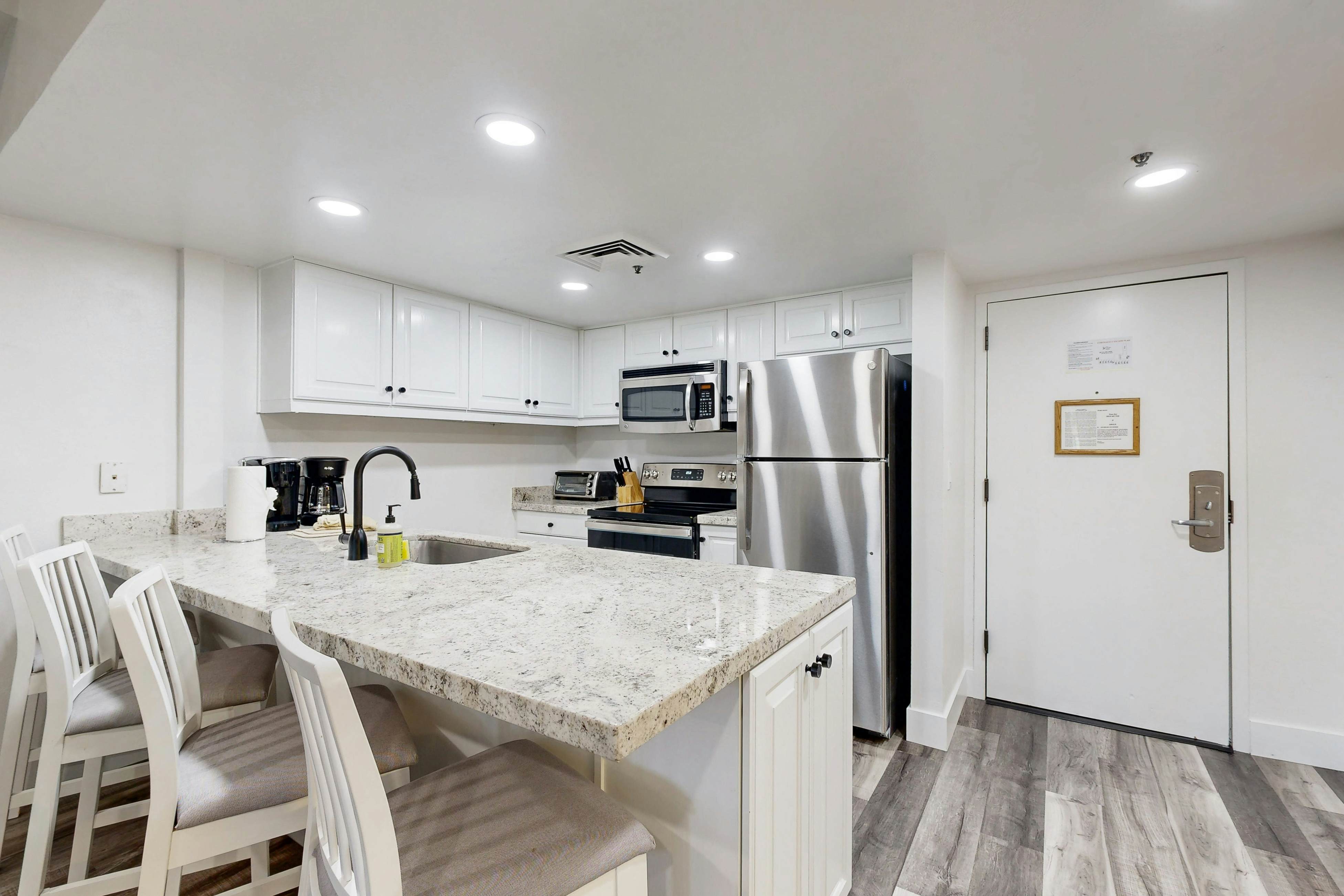 Modern Mountainside Magnificence