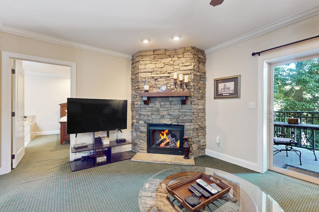 Central Condo, Sleep 6, Balcony, Shared Pool, Hot Tub — Gatlinburg, TN — vacation rental