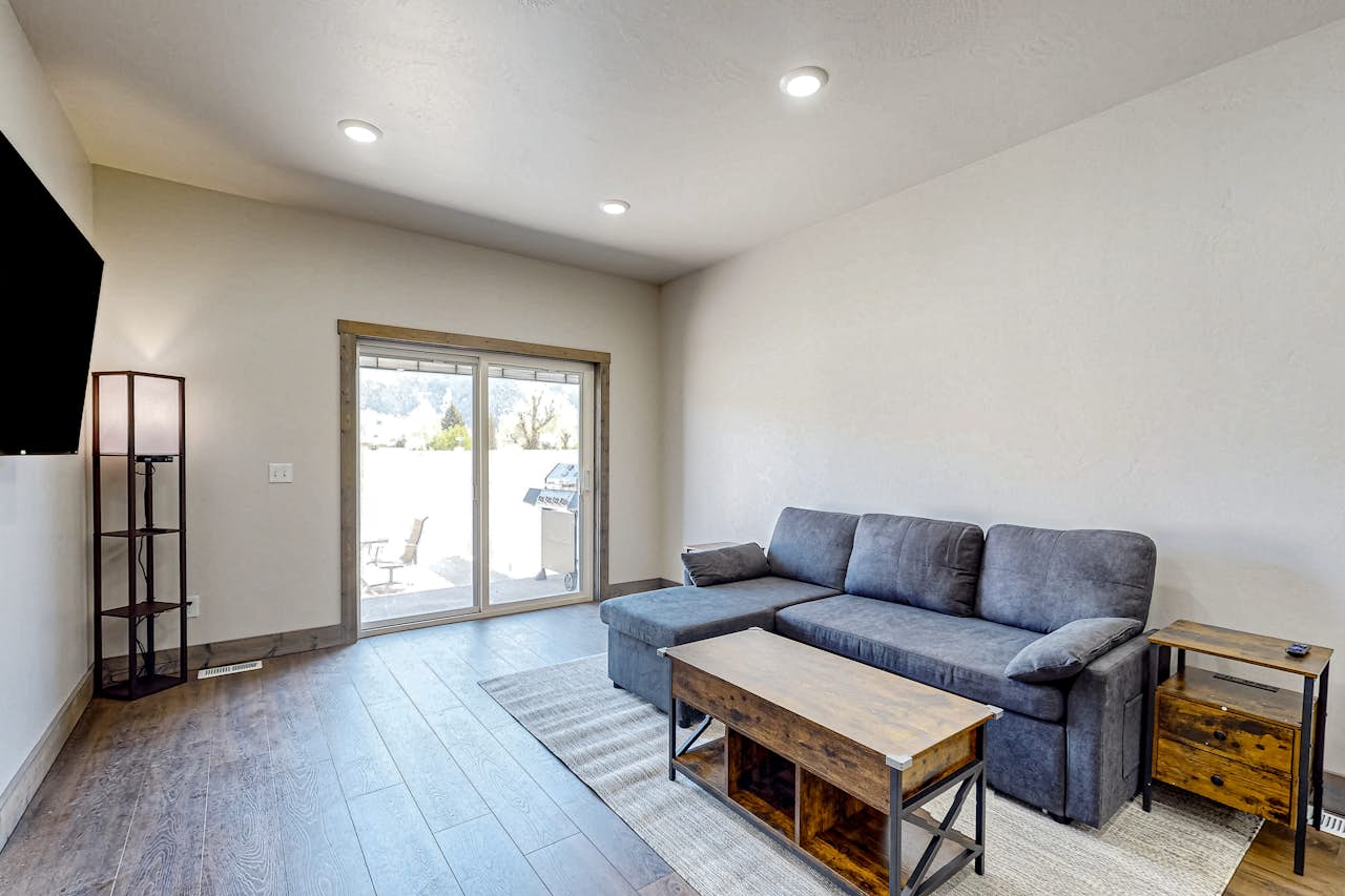 Montana Hideaway (Unit A and Unit B) 6 BD Butte, MT Vacation Rental