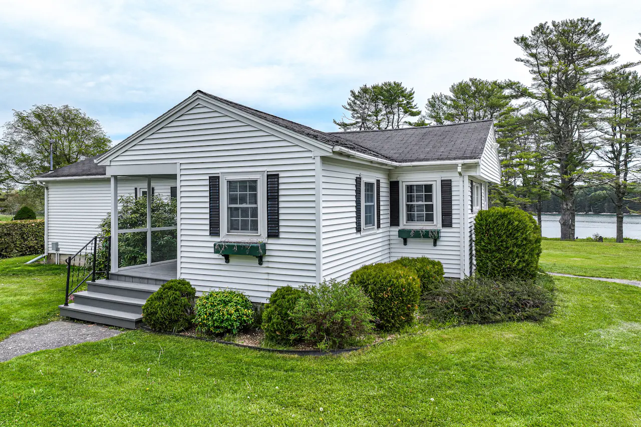 Coastal Cottage 2 BD Waldoboro, ME Vacation Rental Vacasa