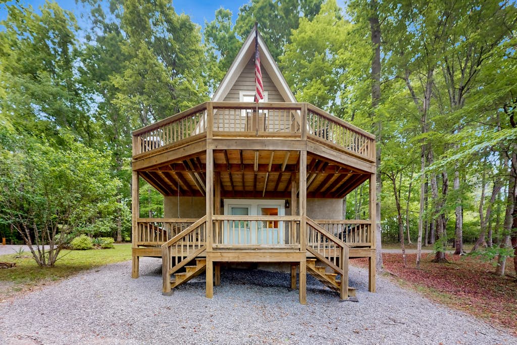 A Frame Cabin, Sleeps 9, Pickleball Court, Boat Slip — Norris Lake, TN — vacation rental