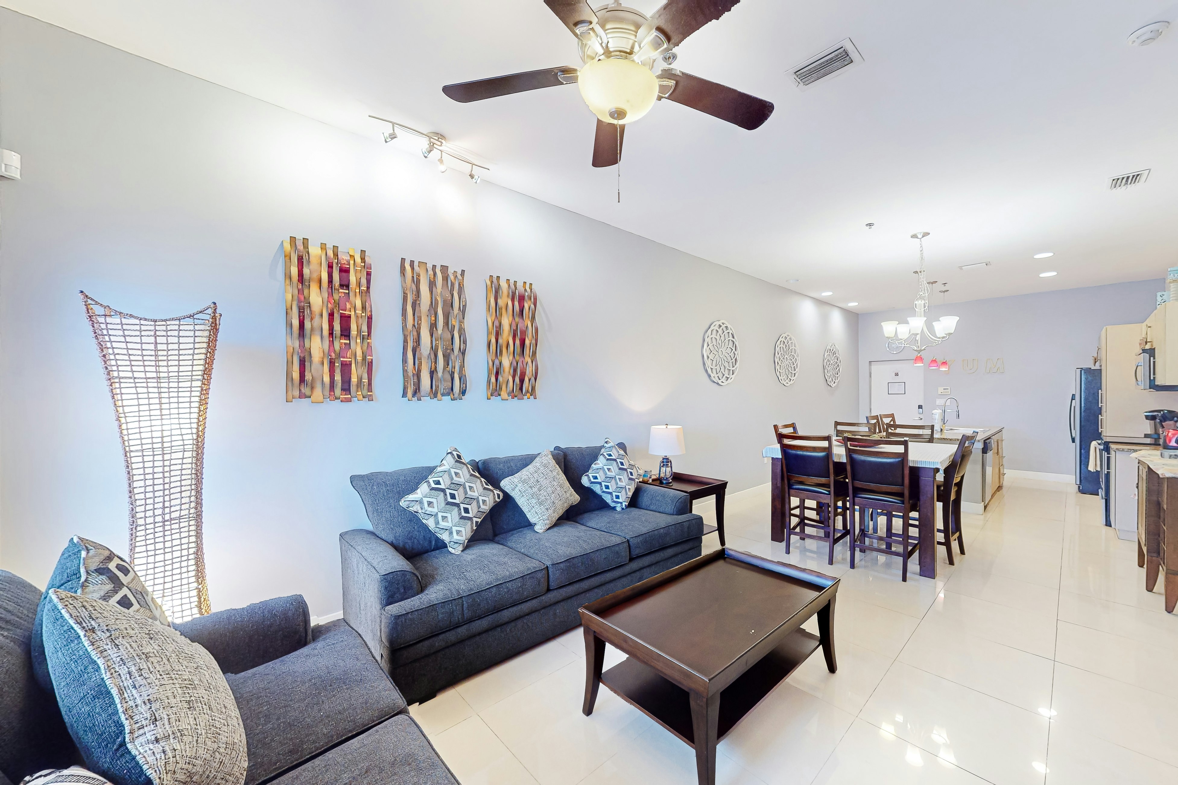 La Isla Condominiums #C105