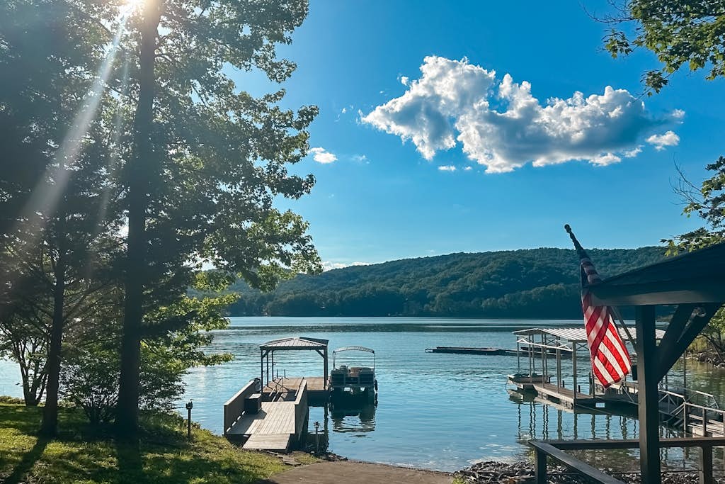 Waterfront Living, Sleep 10, Dock, Boat Launch, Grill โ Norris Lake, TN โ vacation rental