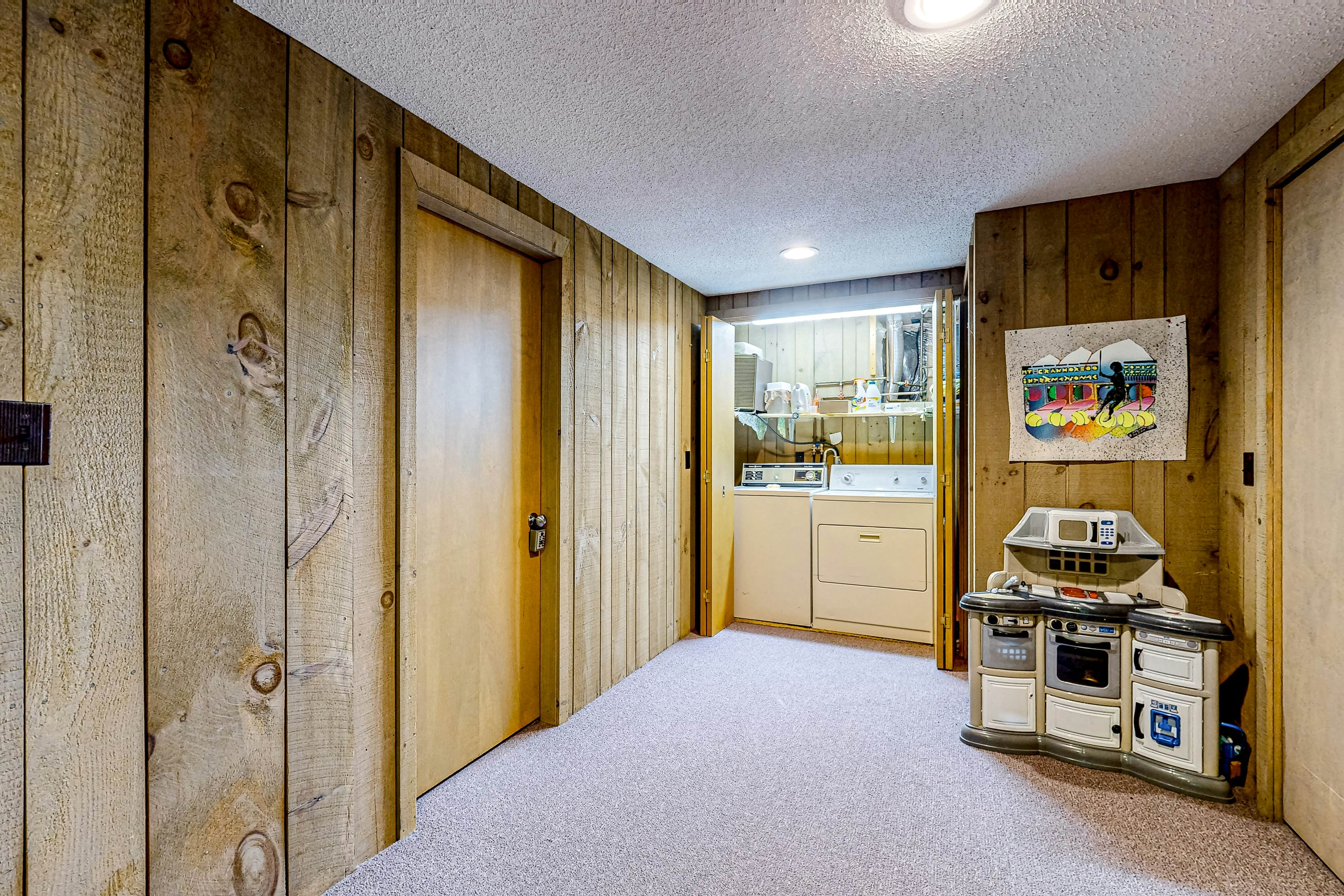 Snowy Peaks Hideaway