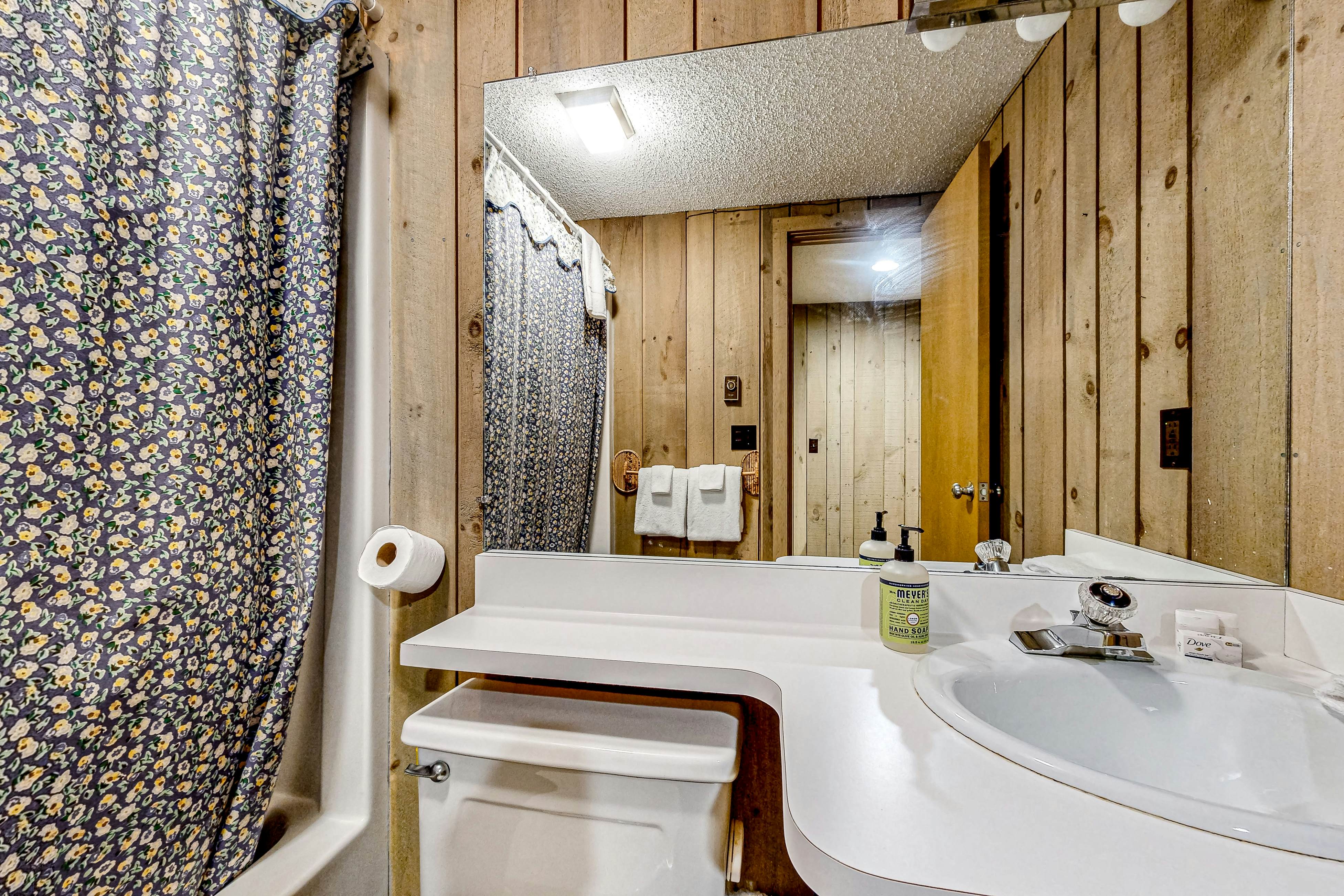 Snowy Peaks Hideaway