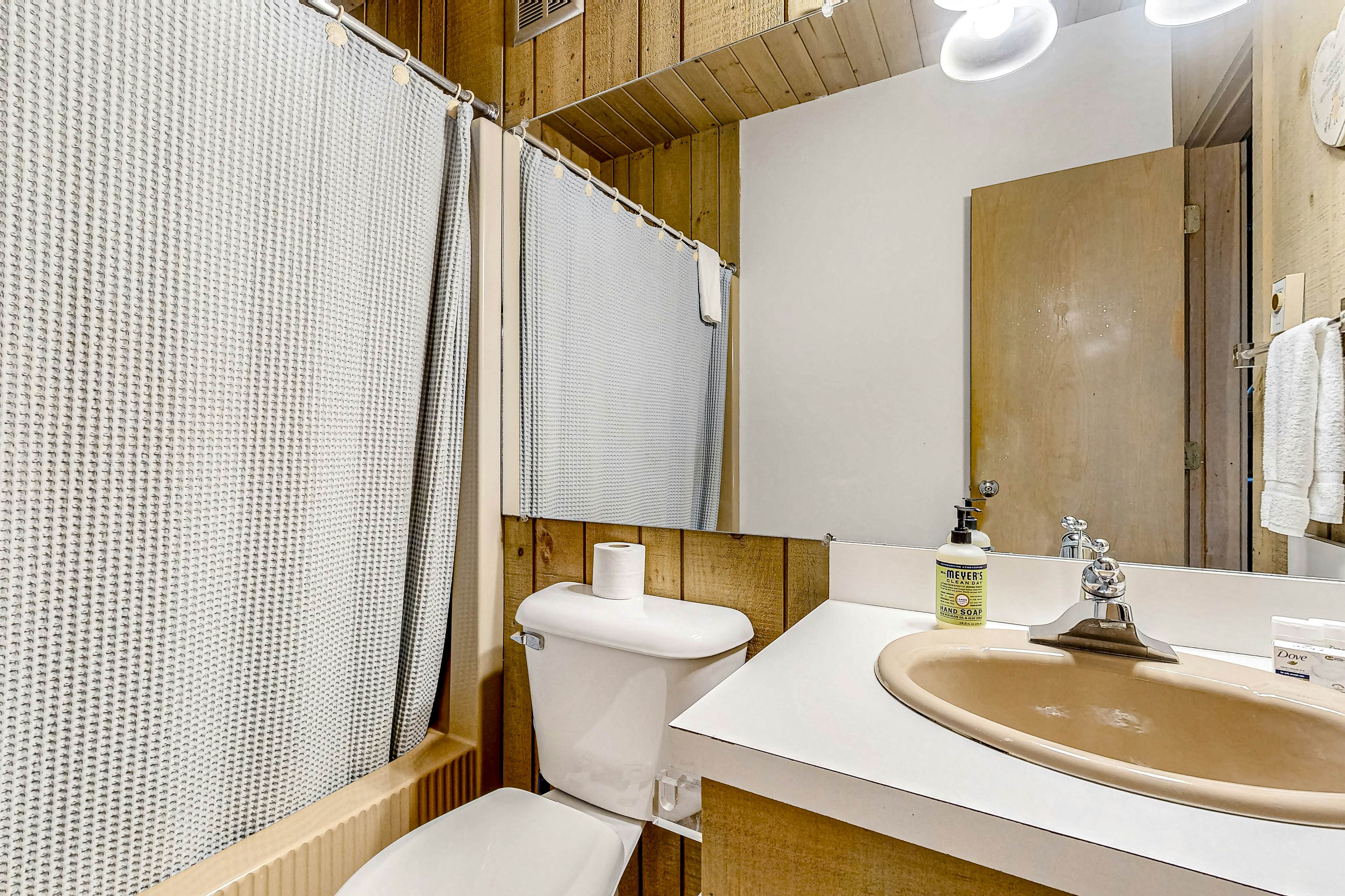 Snowy Peaks Hideaway