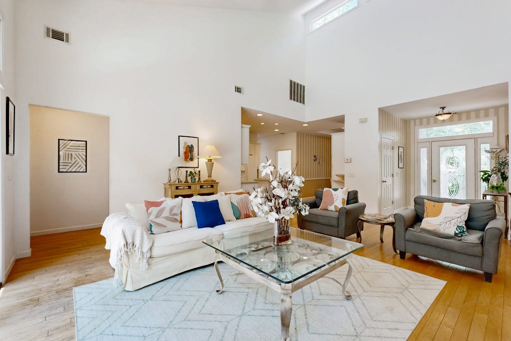 Gorgeous and sunny home with pool, beach access, & washer/dryer - dogs welcome — Hilton Head, SC — vacation rental