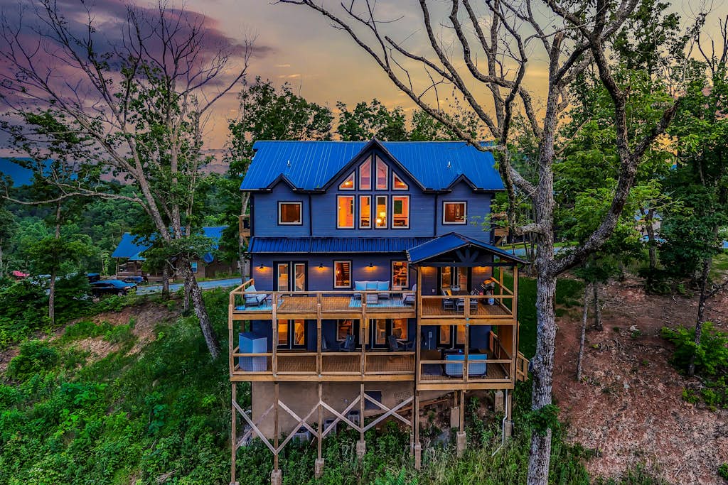Spacious Scenic Cabin, Sleep 12, Games, Hot Tub, View โ Sevierville, TN โ vacation rental