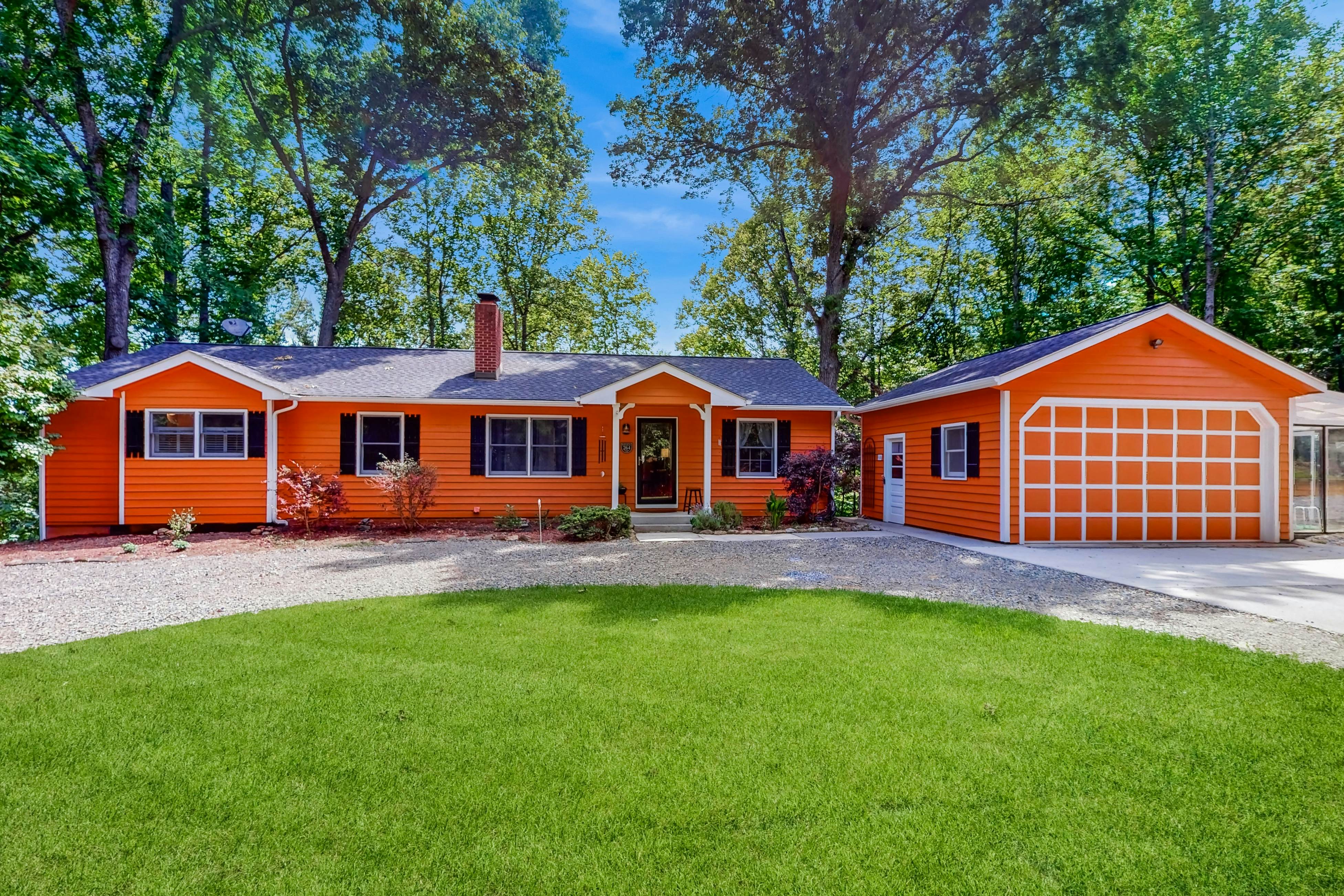 Lakefront Tranquility at Smith Mountain Lake - Moneta, VA 