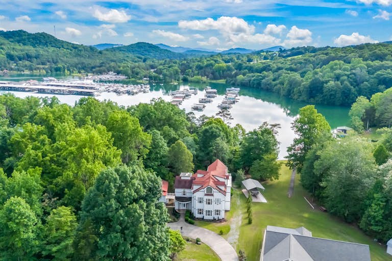 Norris Oasis 6 BD New Tazewell, TN Vacation Rental Vacasa