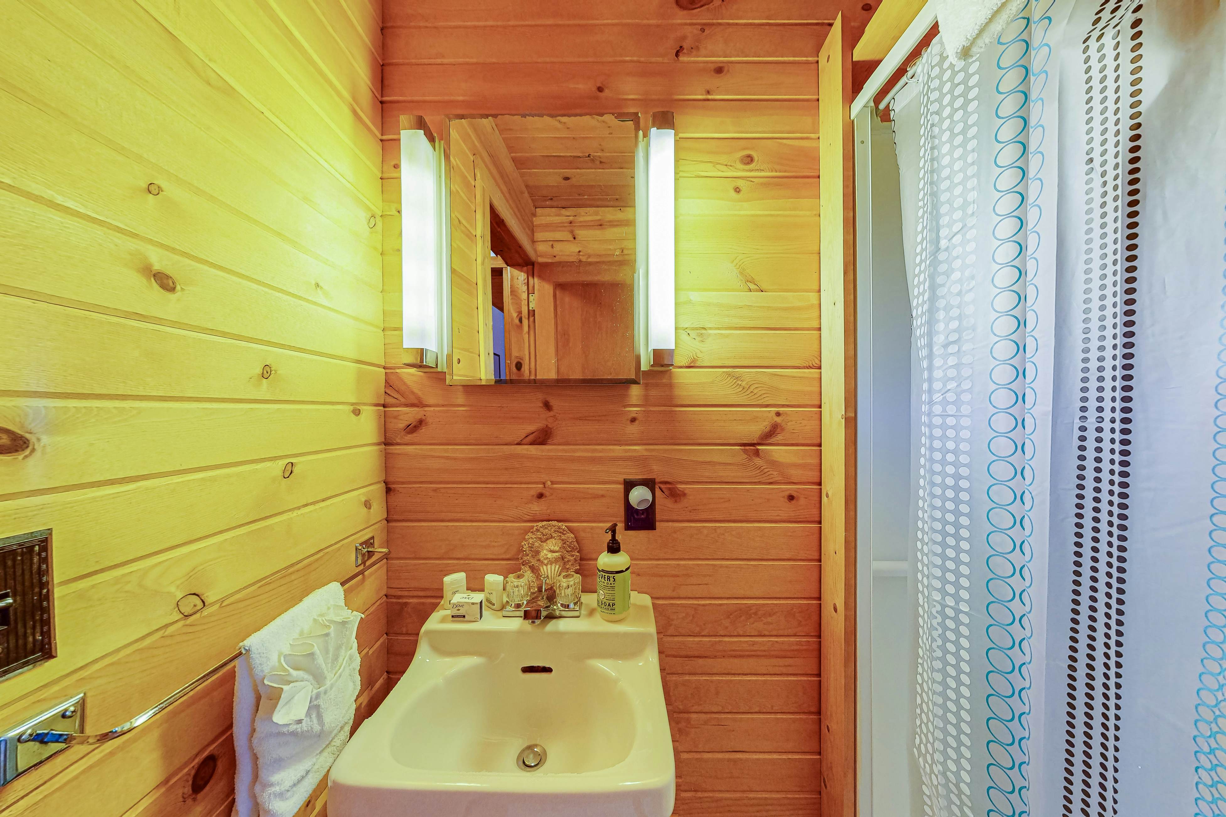 Smith Family Cottages - Cottage #3