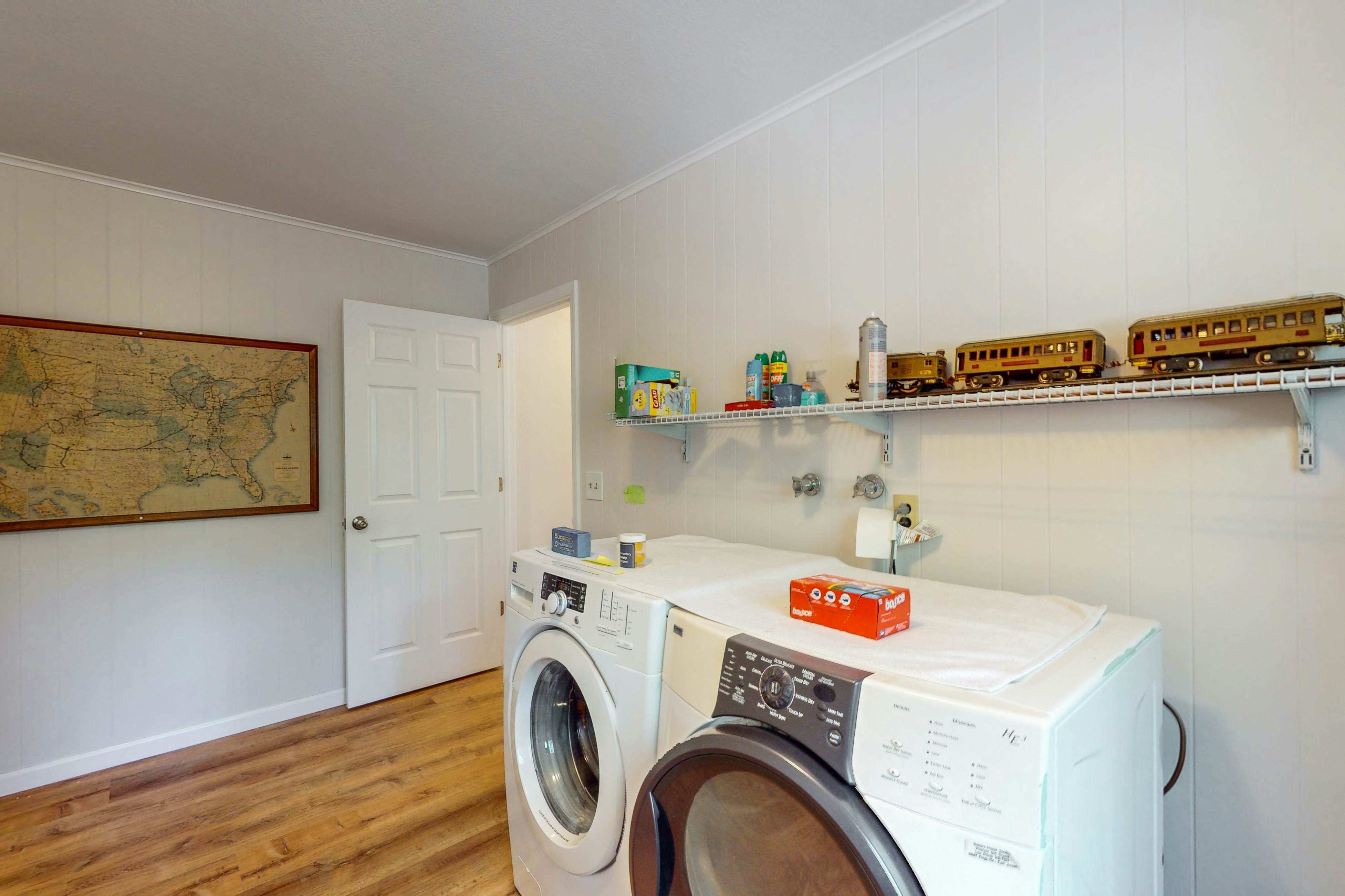 Smith Family Cottages- Lake House