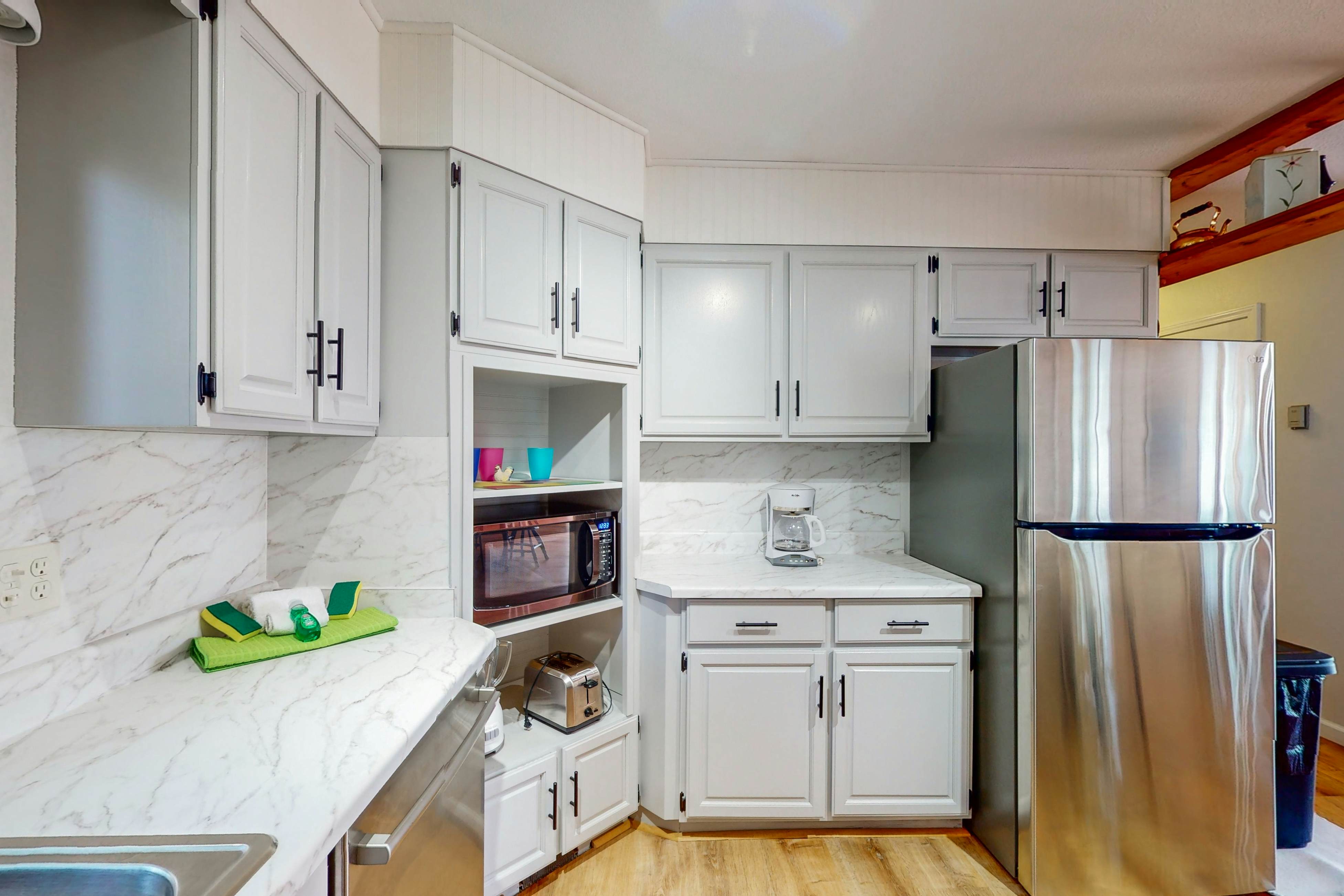 Smith Family Cottages- Lake House