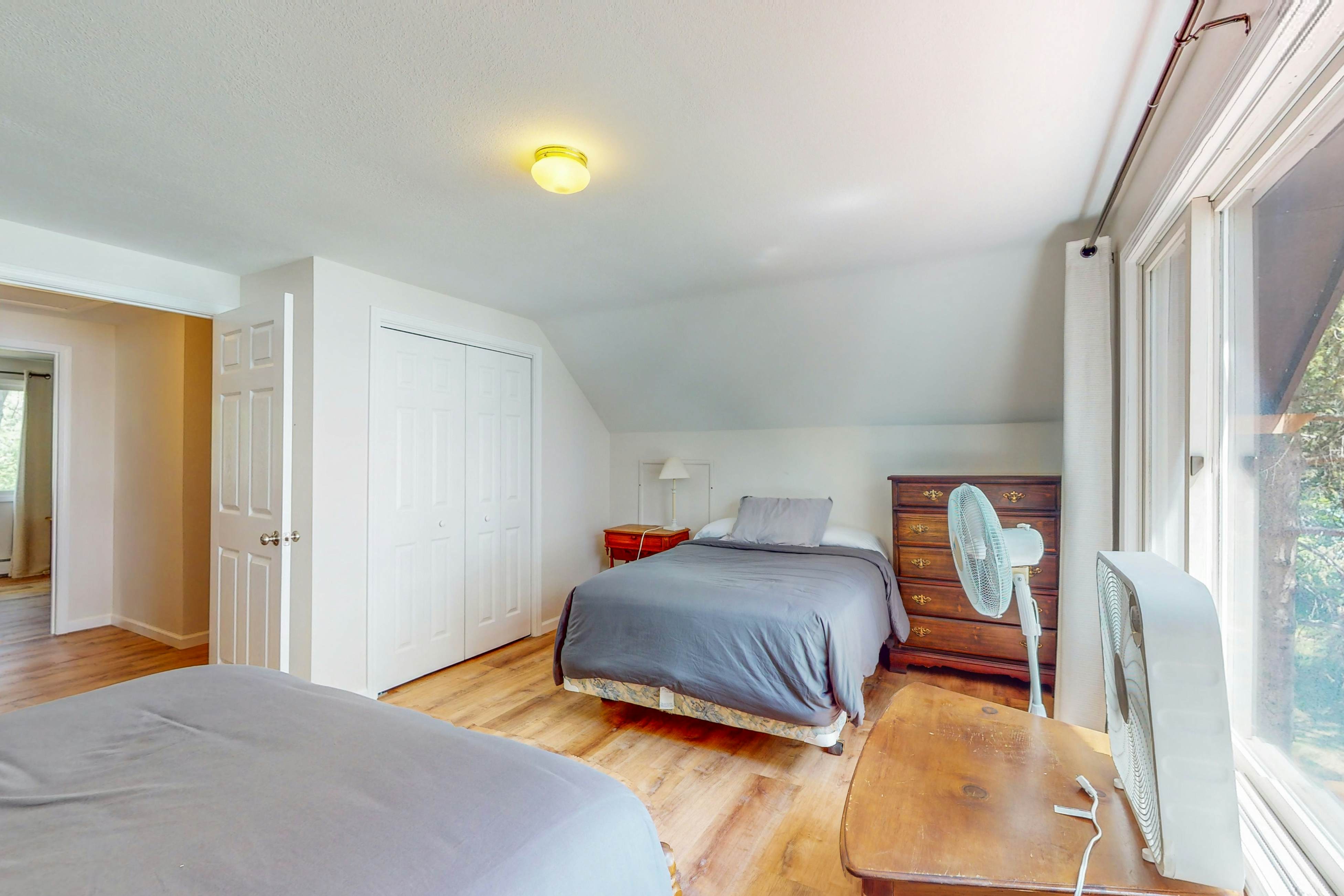 Smith Family Cottages- Lake House