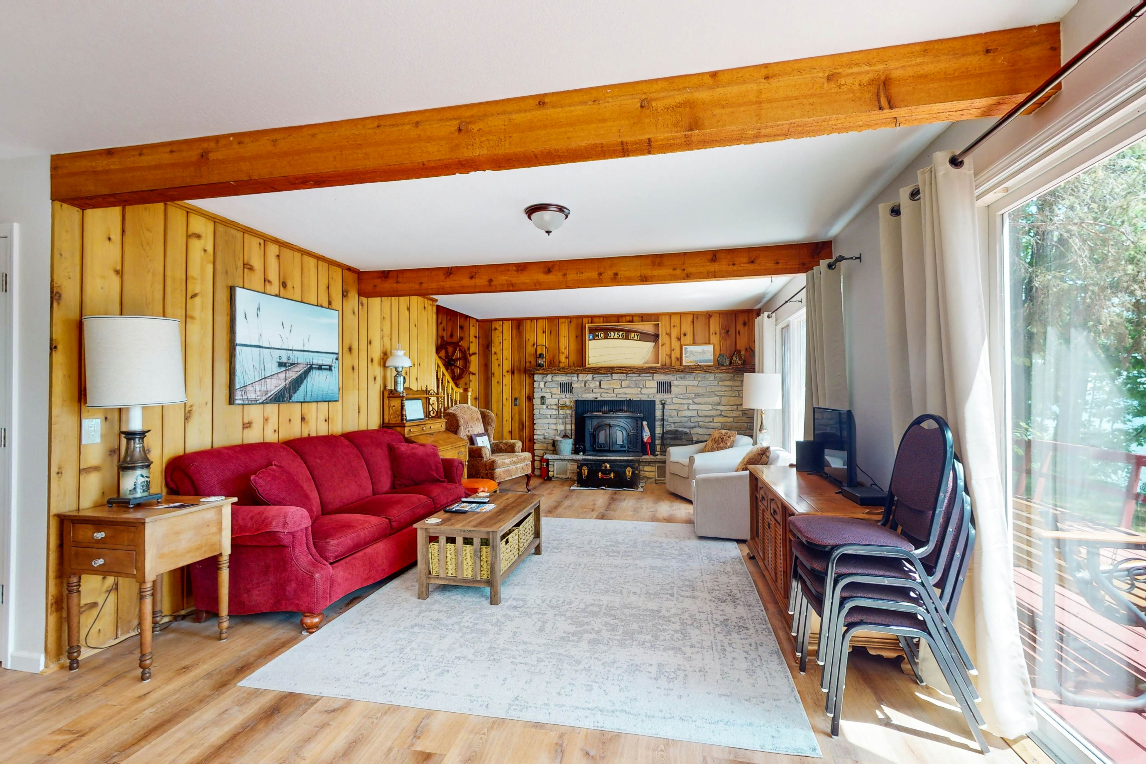 Smith Family Cottages- Lake House