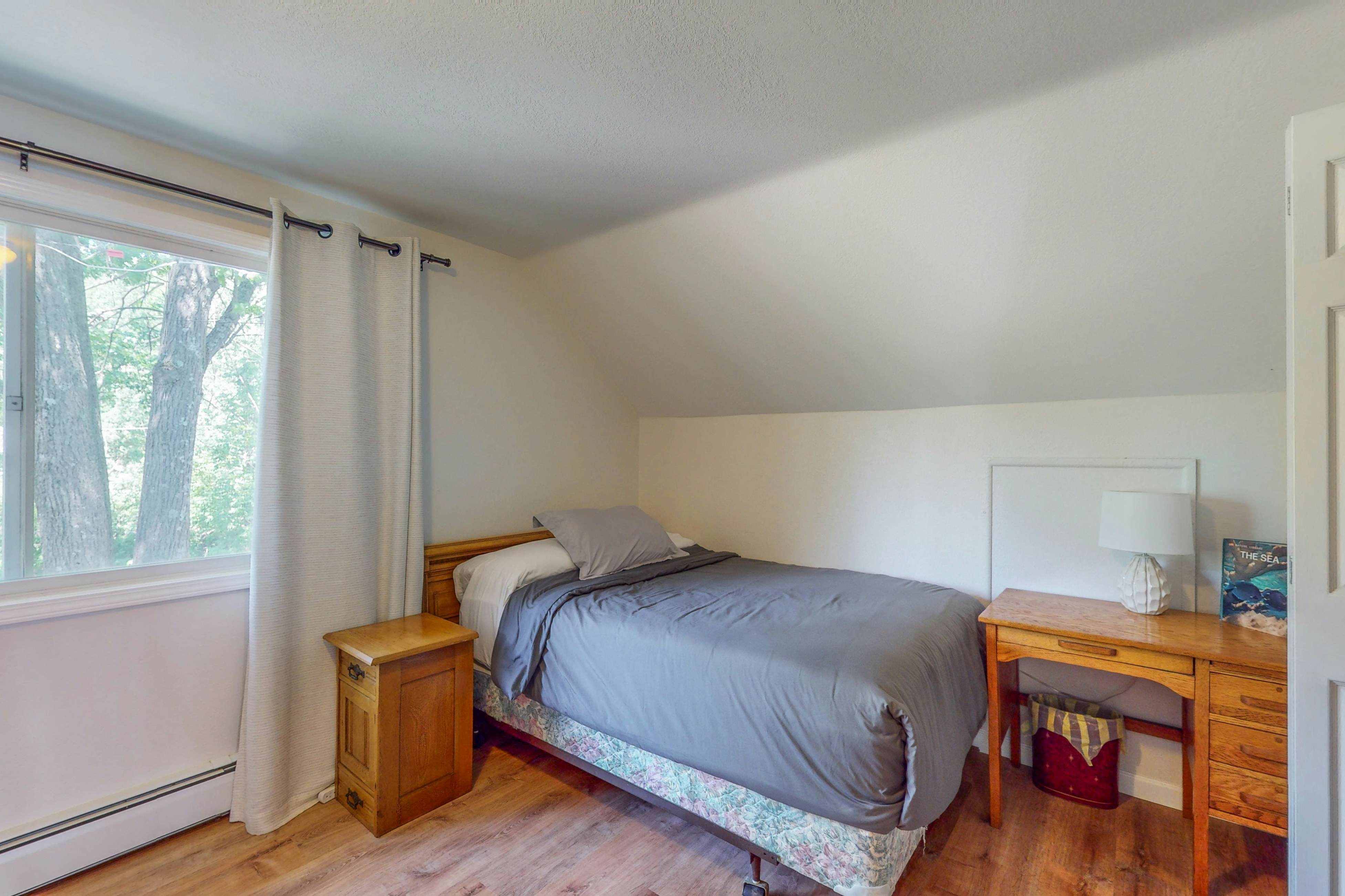 Smith Family Cottages- Lake House