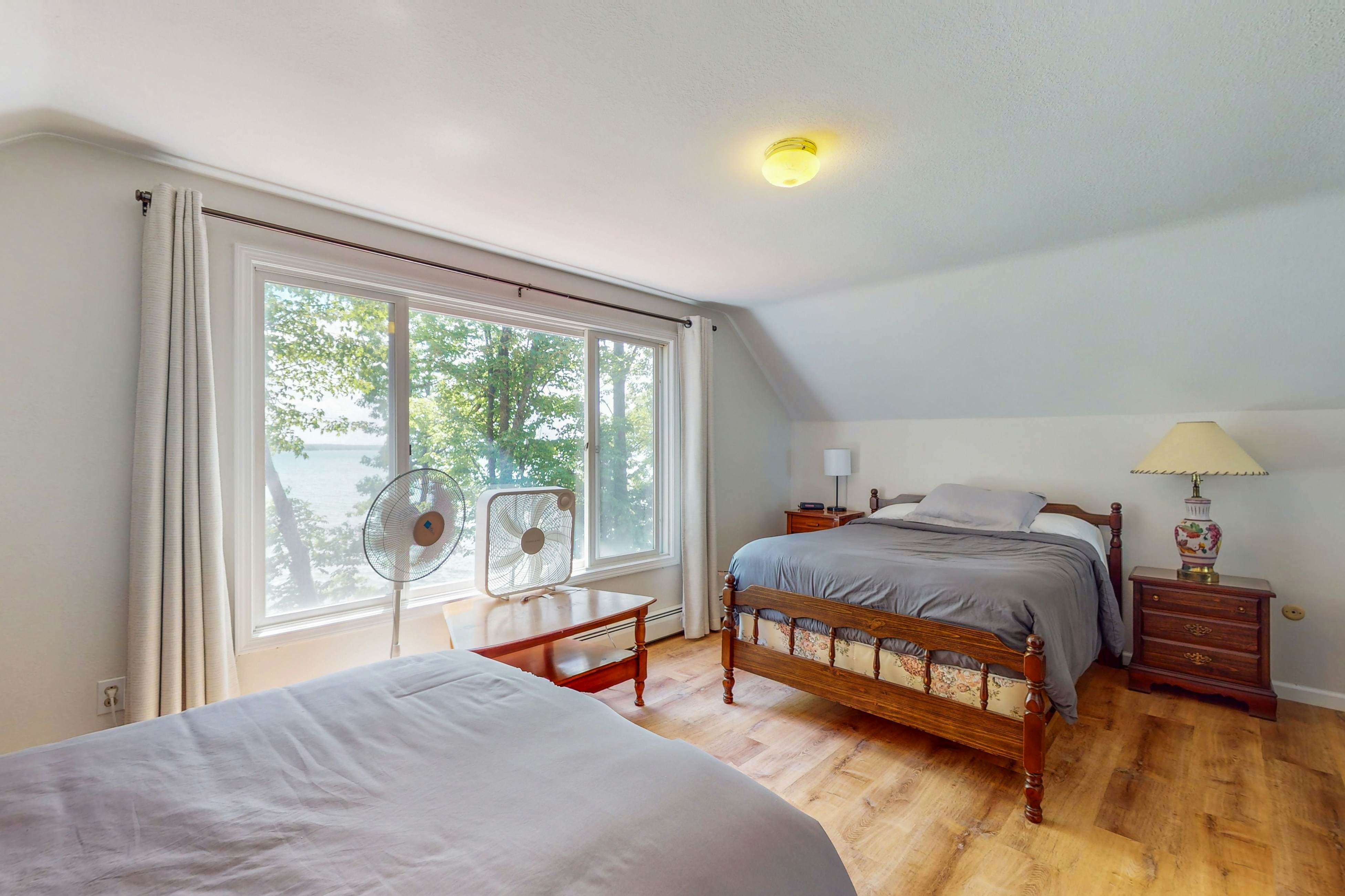 Smith Family Cottages- Lake House