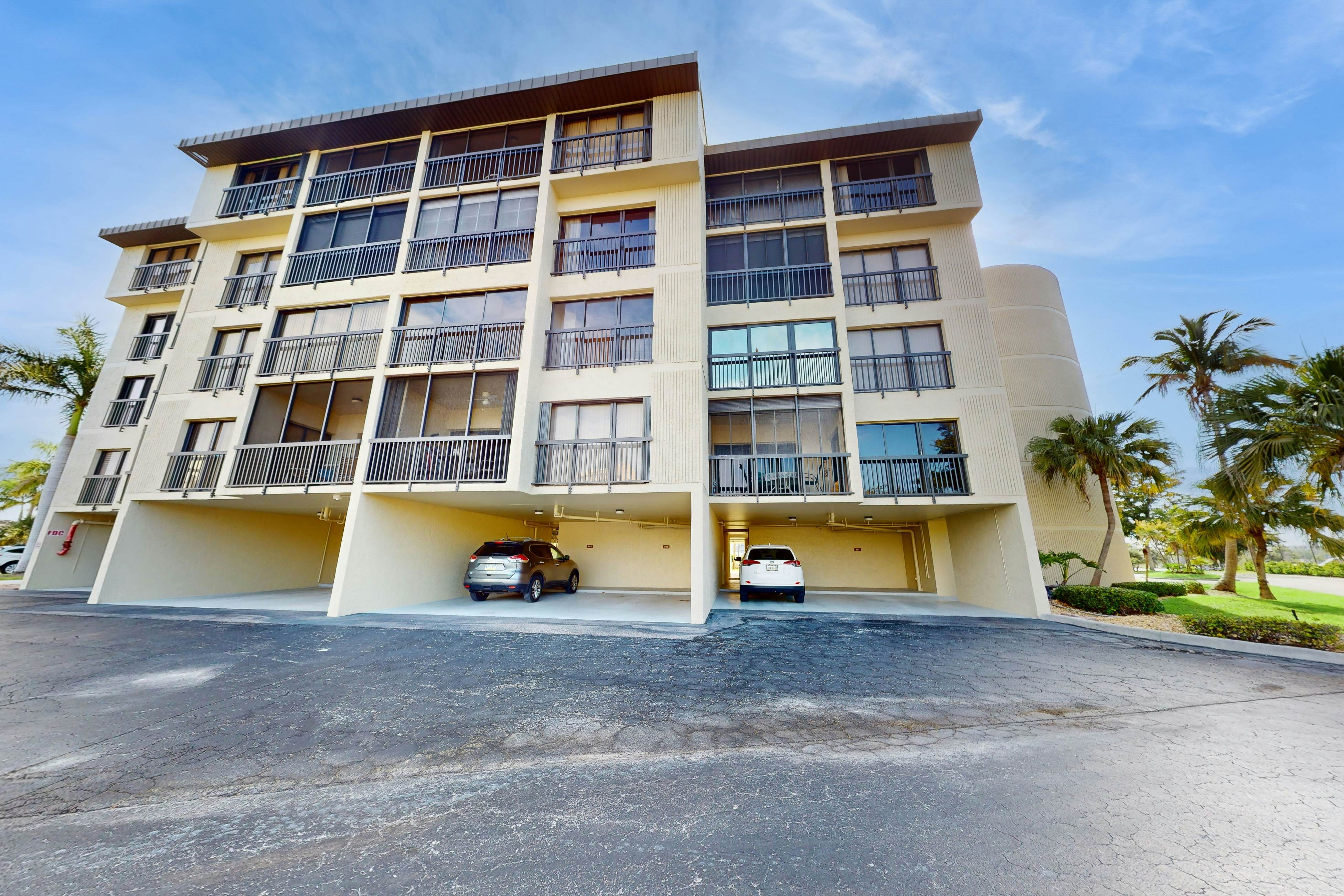 Santa Maria Condo 102