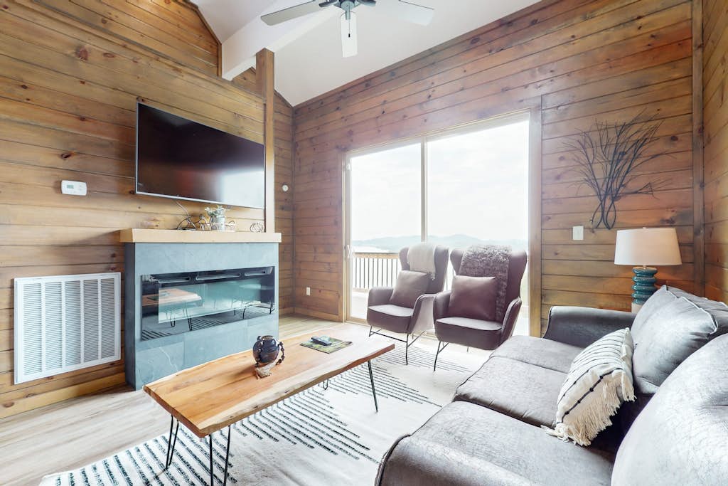 Lake View Cabin, Sleeps 8, Hot Tub, Rocking Chairs — Sevierville, TN — vacation rental