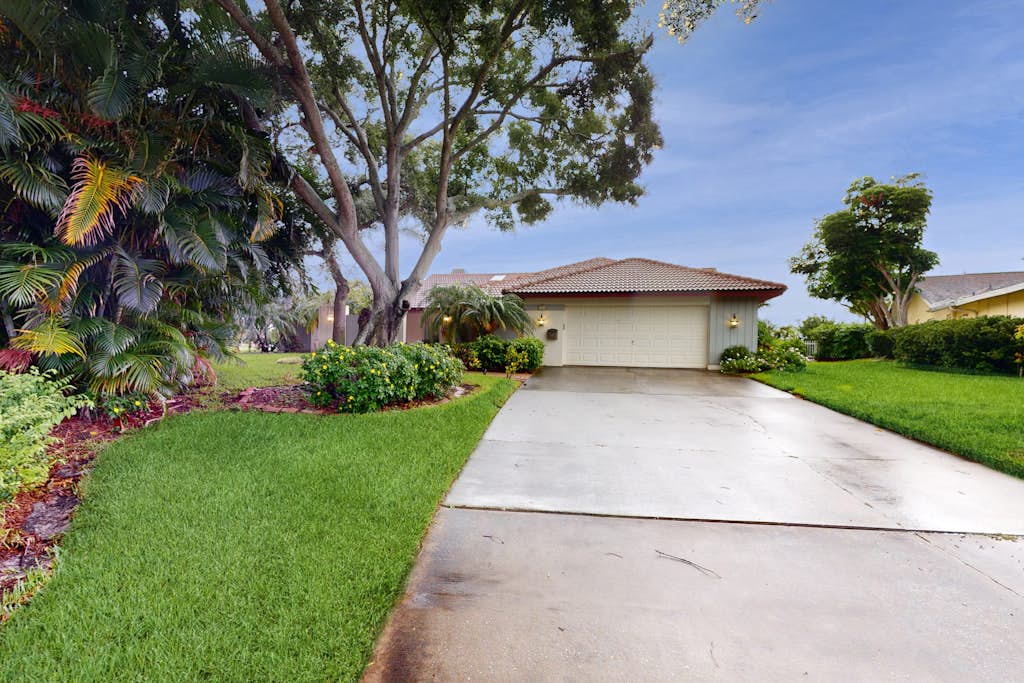 Harbor Isle Waterfront Retreat Home Office and Private Pool Kayaks and Canoe — St. Petersburg, FL — vacation rental