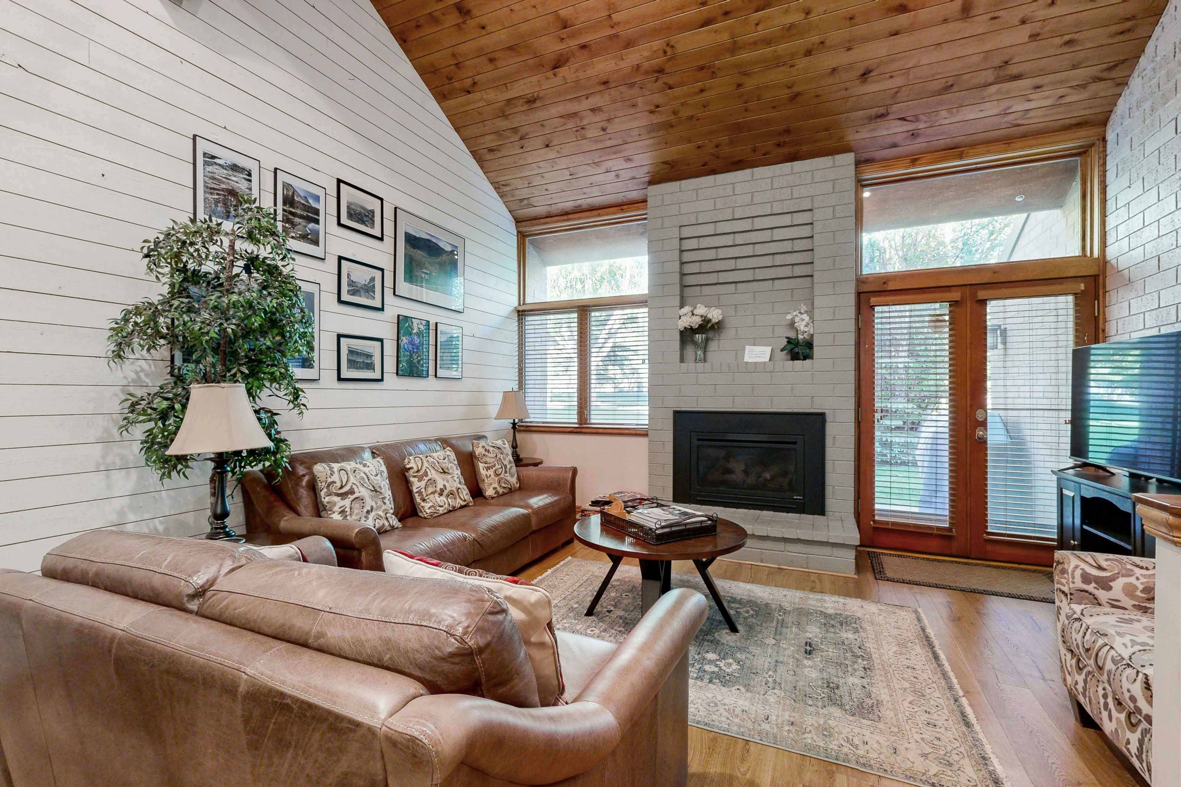 Park Avenue Condominums 238