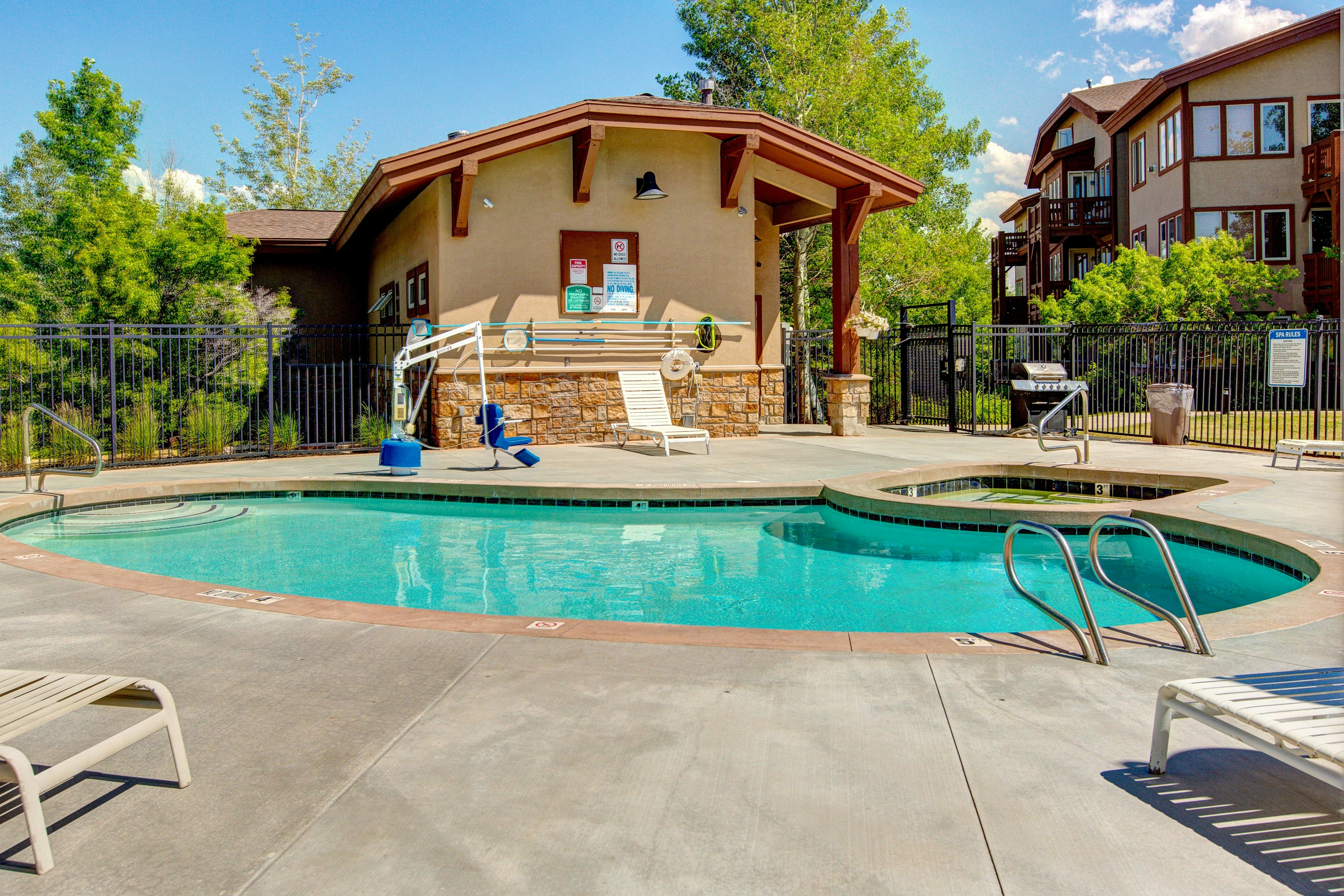 Cozy Crestview Condo