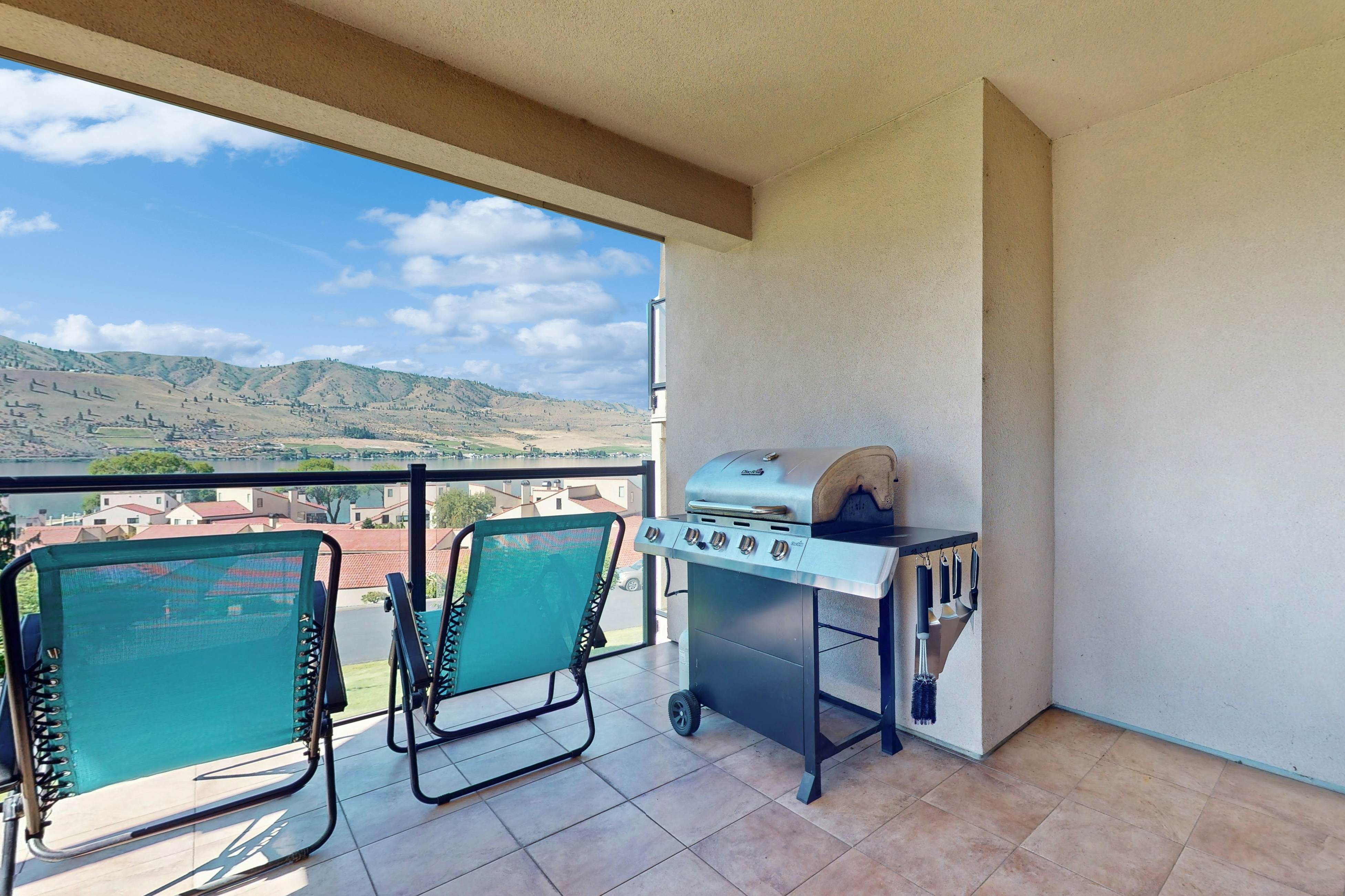 Lake Chelan Shores - To Ski or Knot #18-6