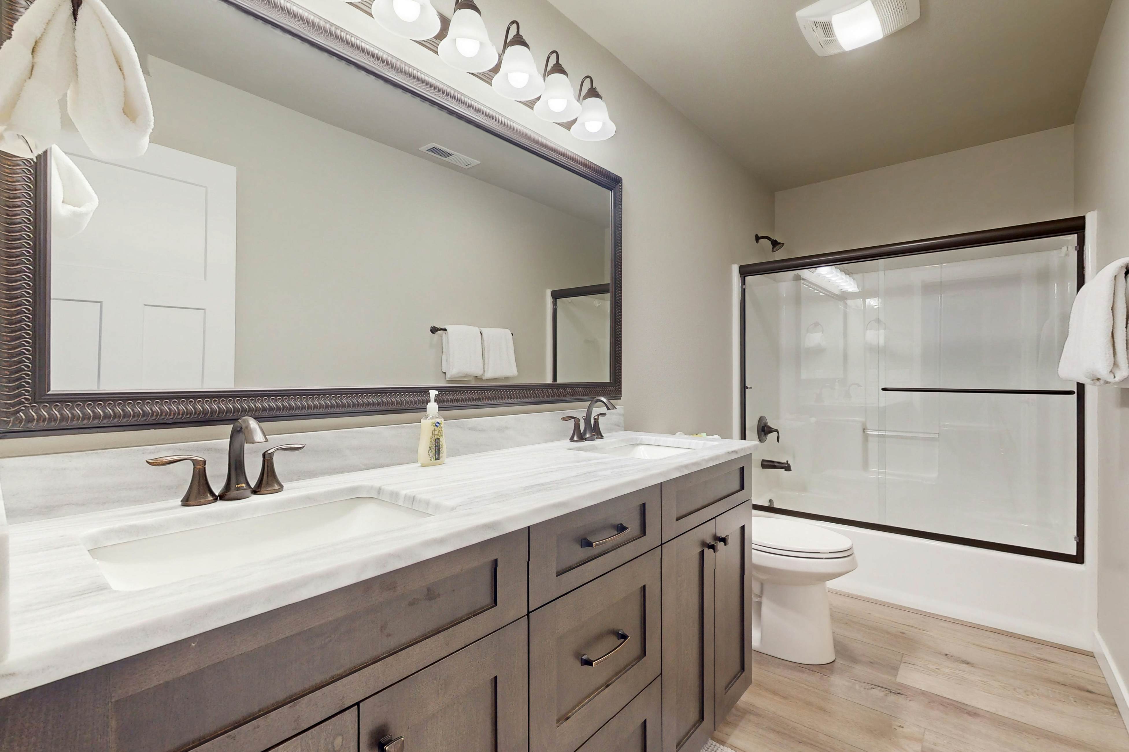 Lake Chelan Shores - To Ski or Knot #18-6