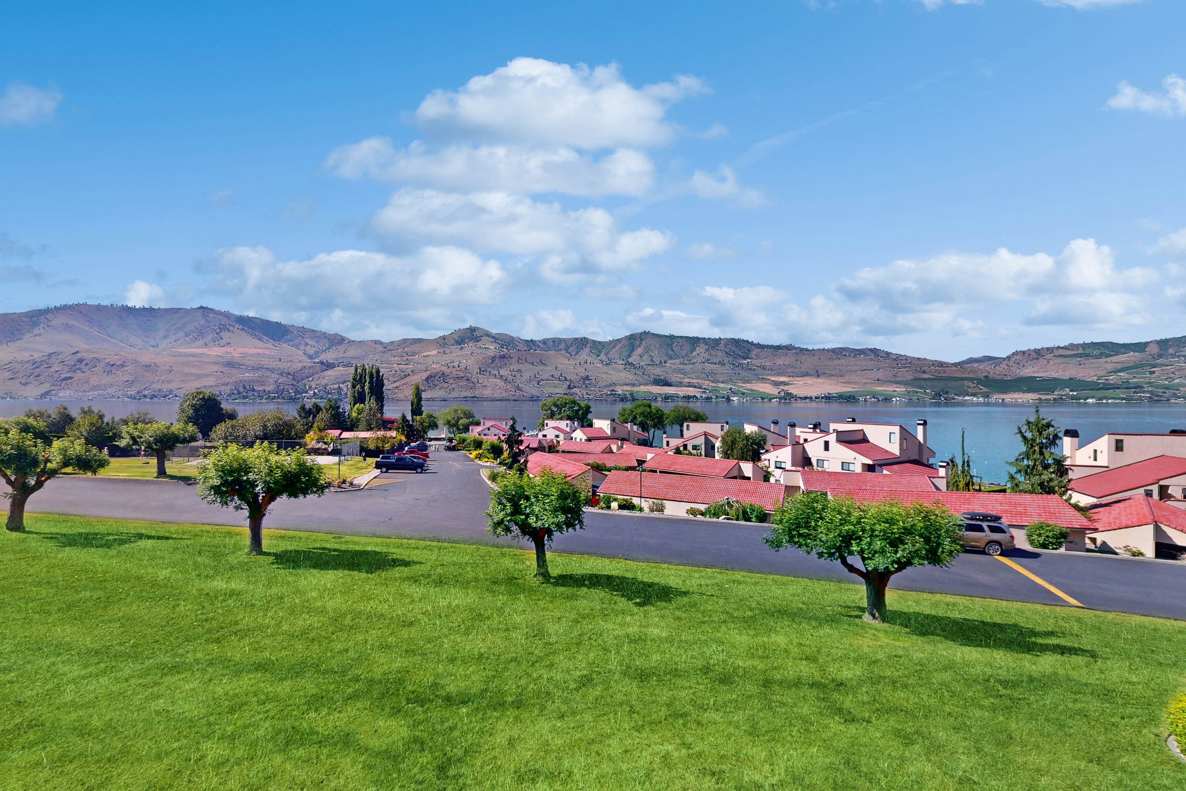 Lake Chelan Shores - To Ski or Knot #18-6