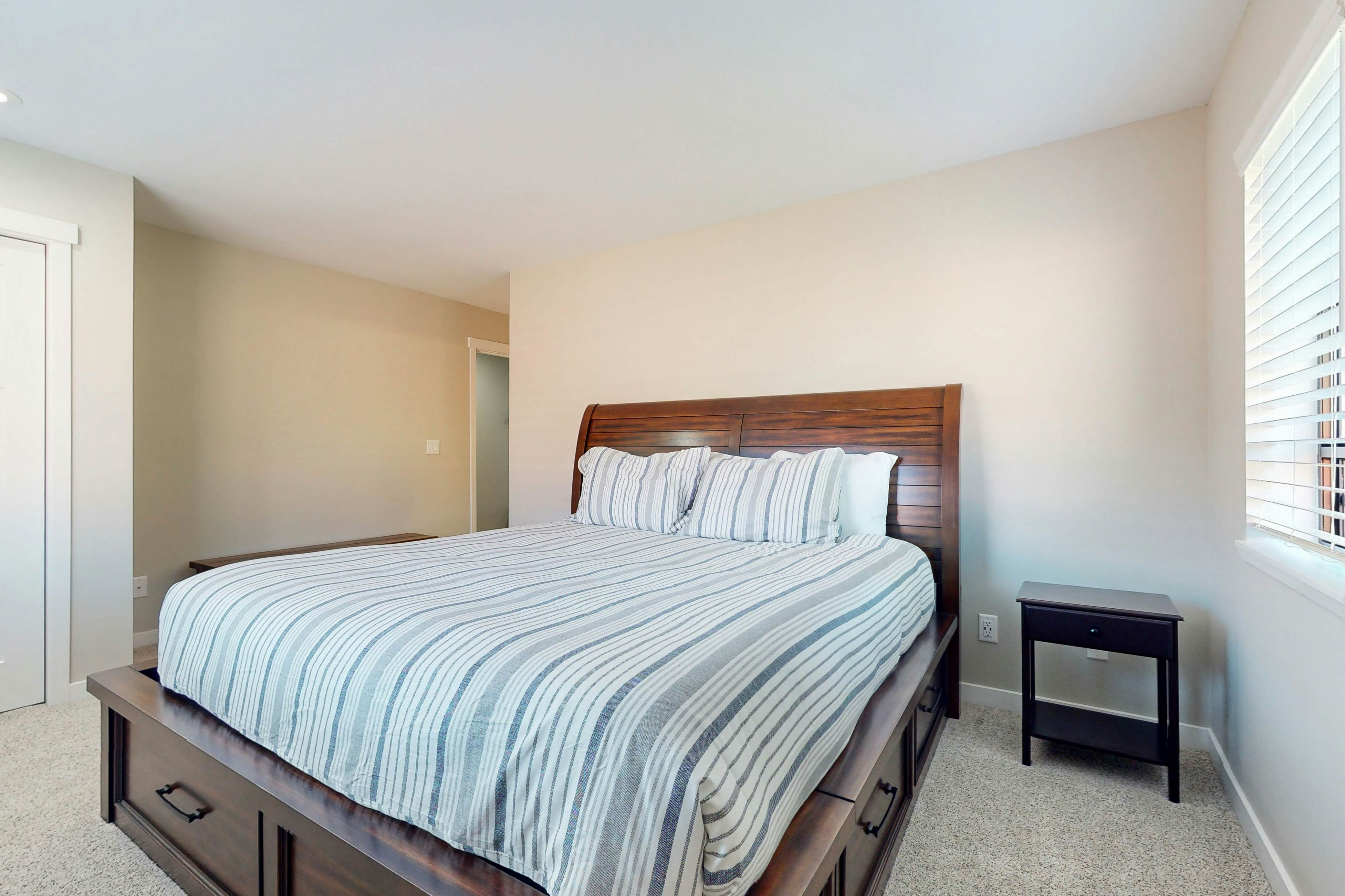 Lake Chelan Shores - To Ski or Knot #18-6