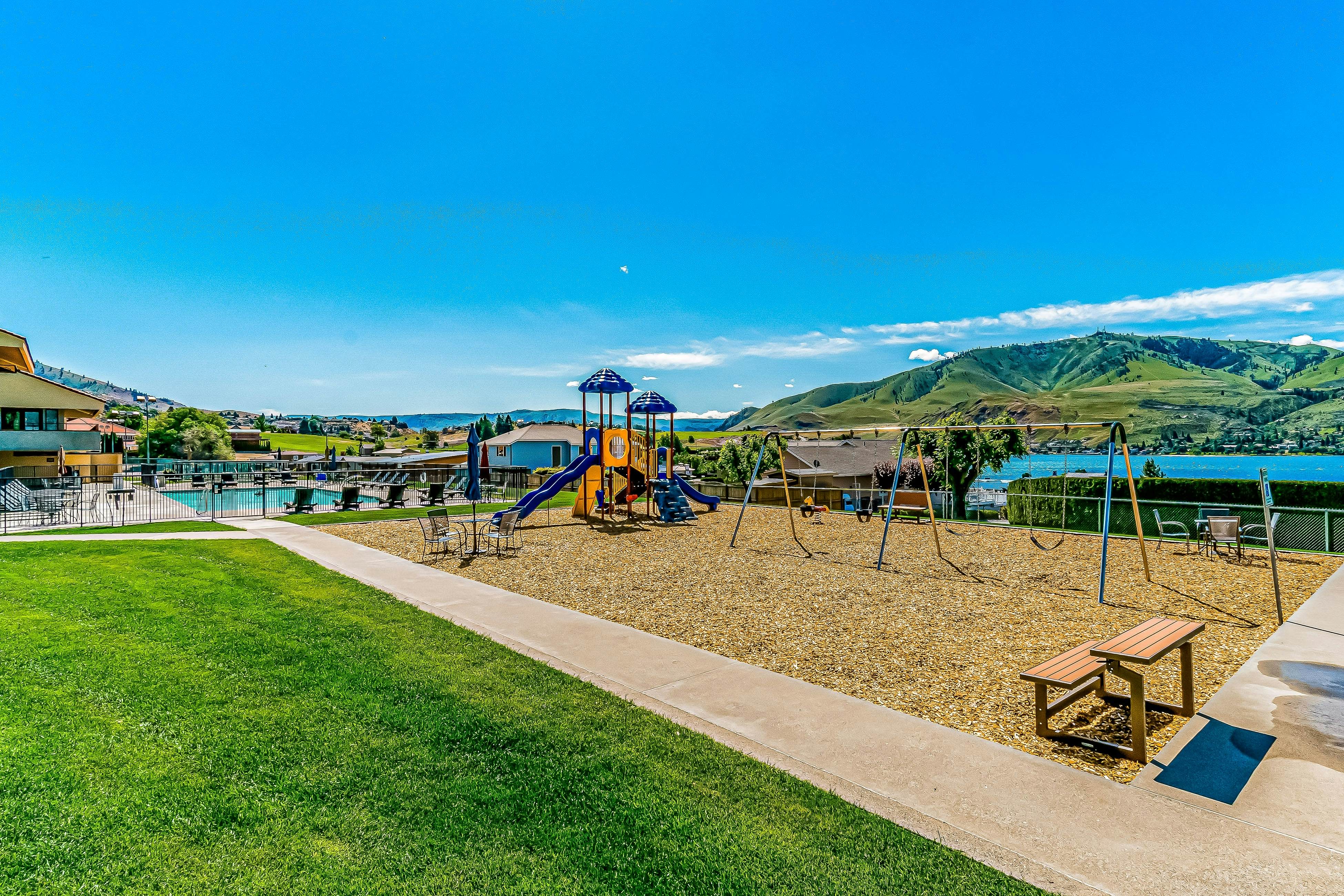 Lake Chelan Shores - To Ski or Knot #18-6